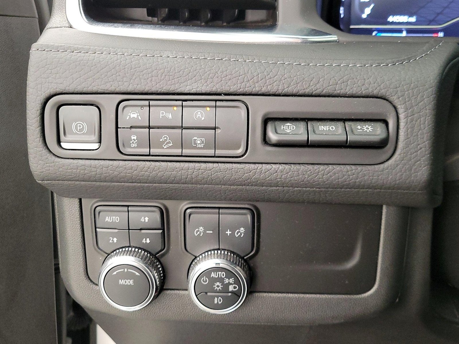 2024 GMC Yukon Denali - Photo 14