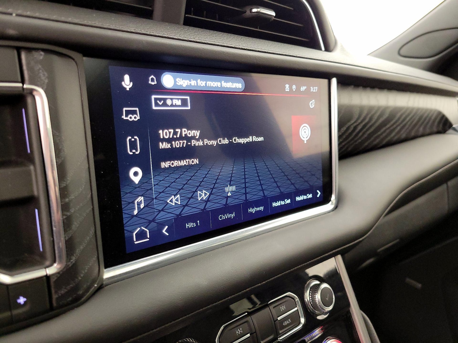 2024 GMC Yukon Denali - Photo 17