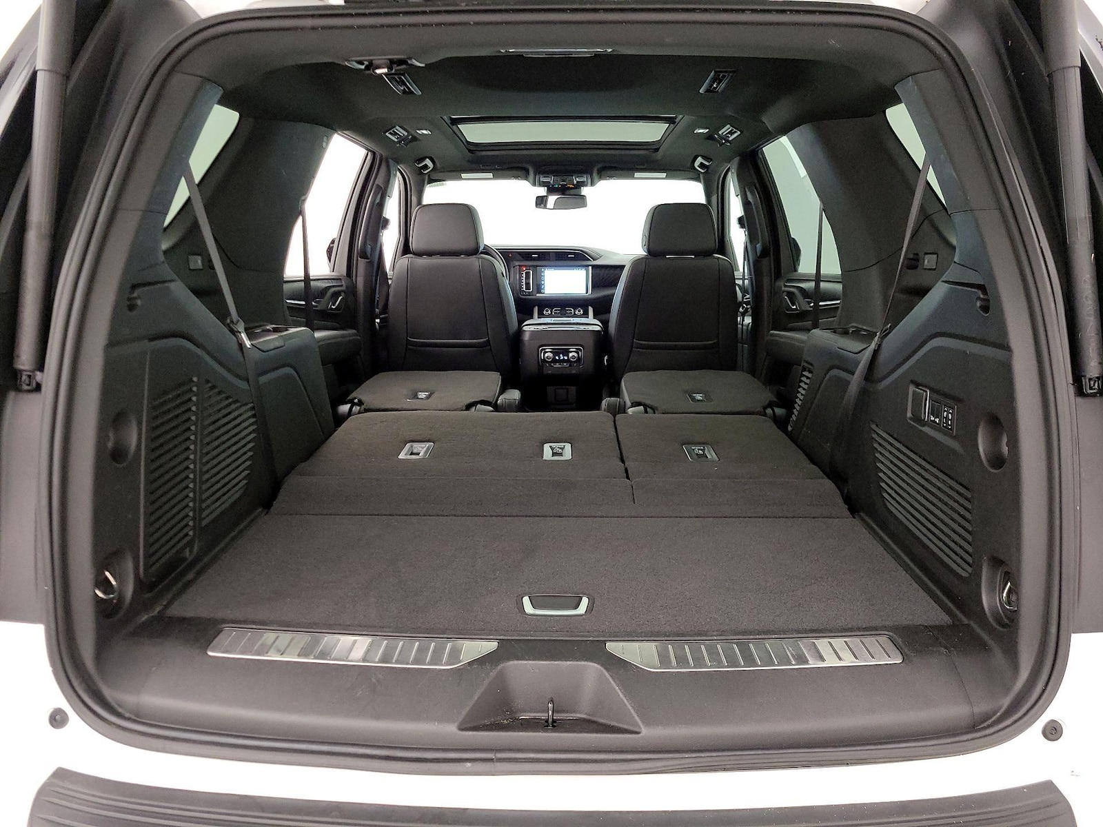 2024 GMC Yukon Denali - Photo 25
