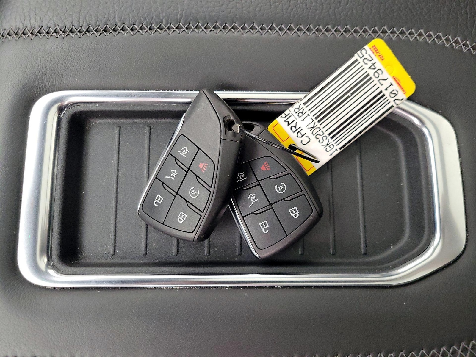 2024 GMC Yukon Denali - Photo 28