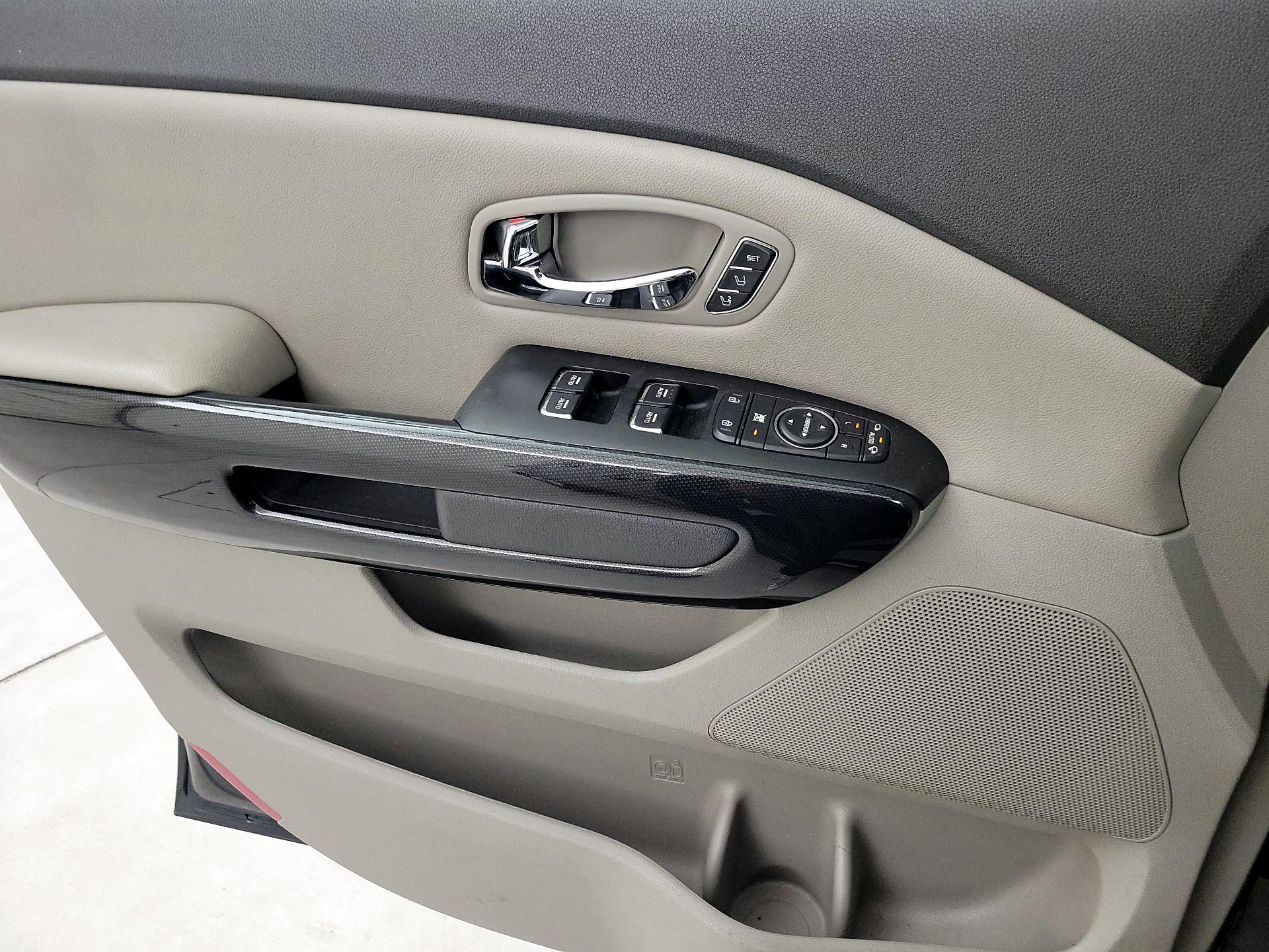 Thumbnail: 2018 Kia Sedona - 12