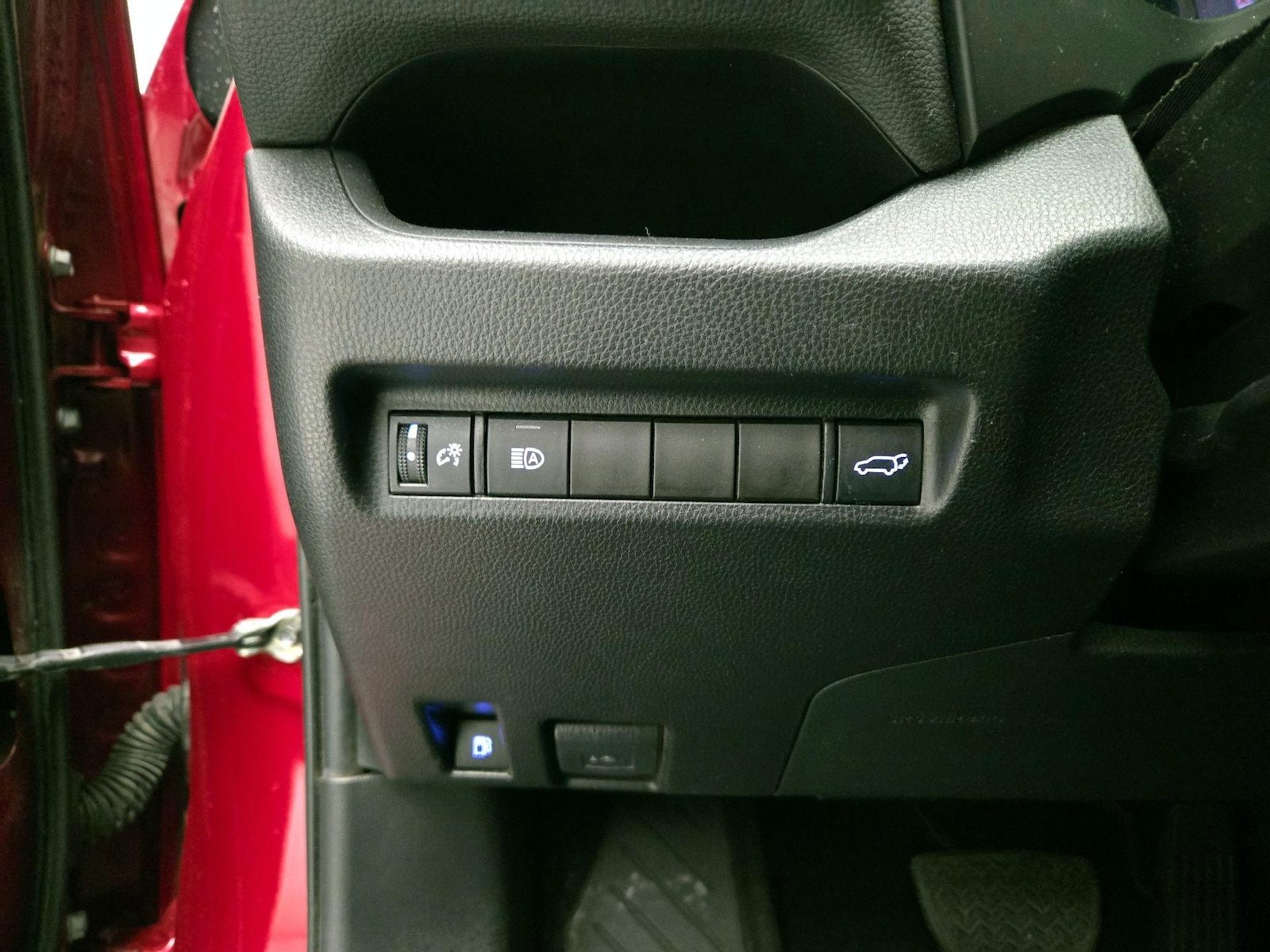 2021 Toyota RAV4 XLE - Photo 14