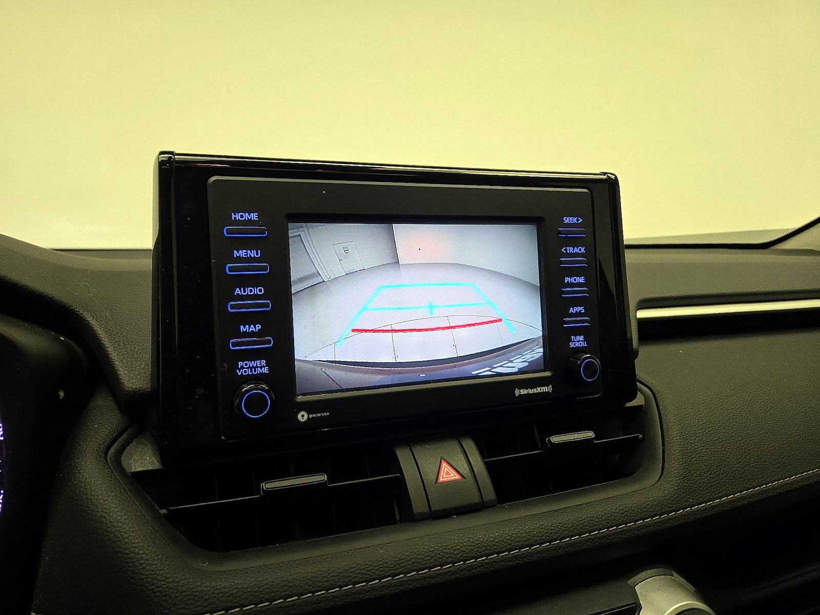 2021 Toyota RAV4 XLE - Photo 15