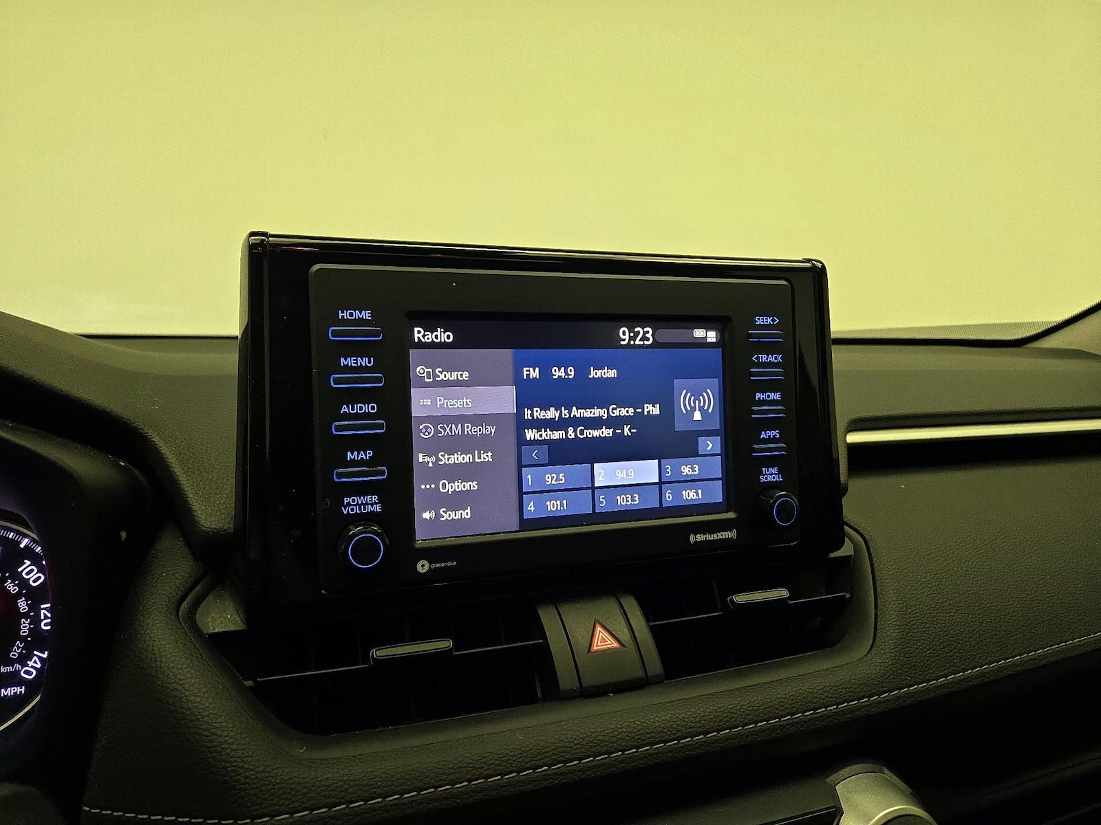 2021 Toyota RAV4 XLE - Photo 16