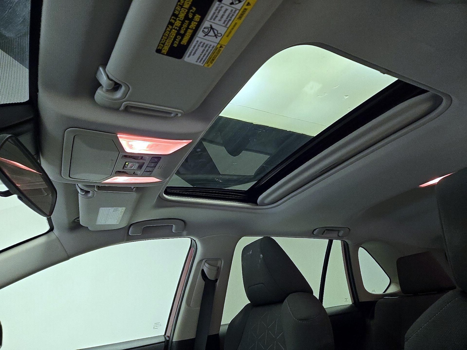 2021 Toyota RAV4 XLE - Photo 20
