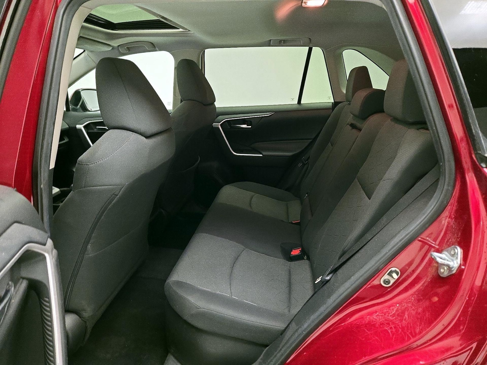 2021 Toyota RAV4 XLE - Photo 21