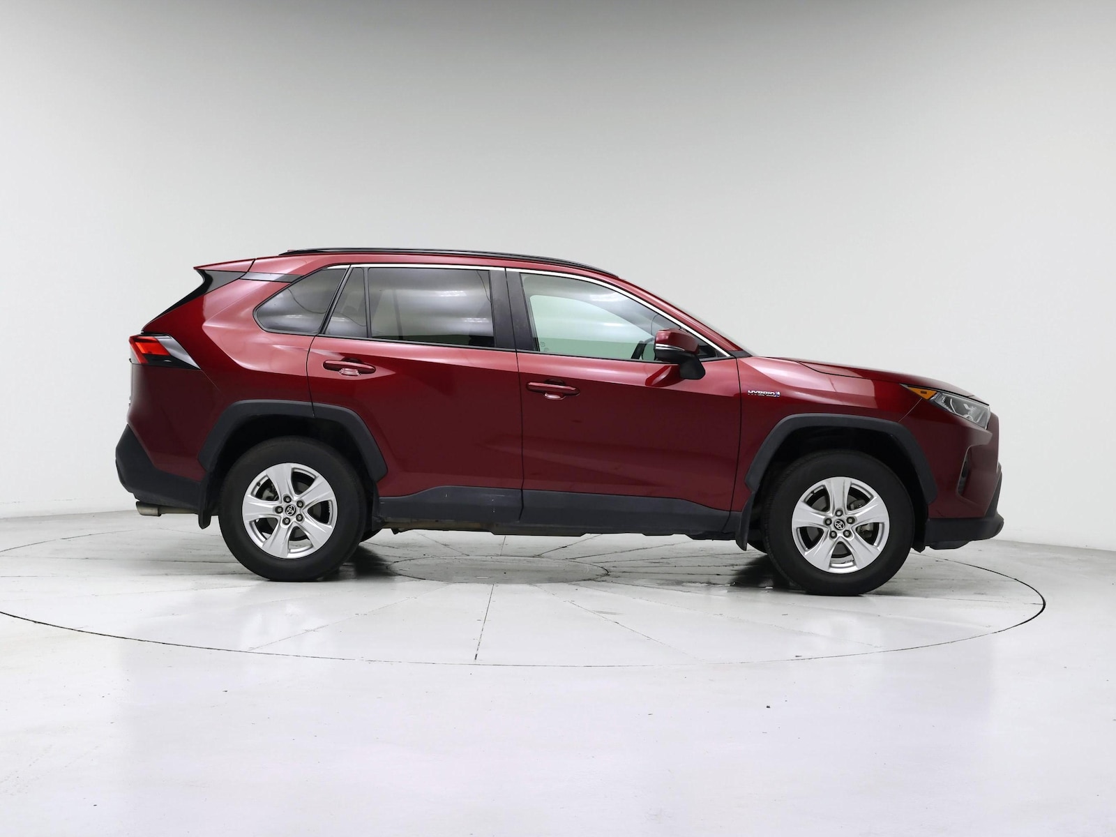 2021 Toyota RAV4 XLE - Photo 8