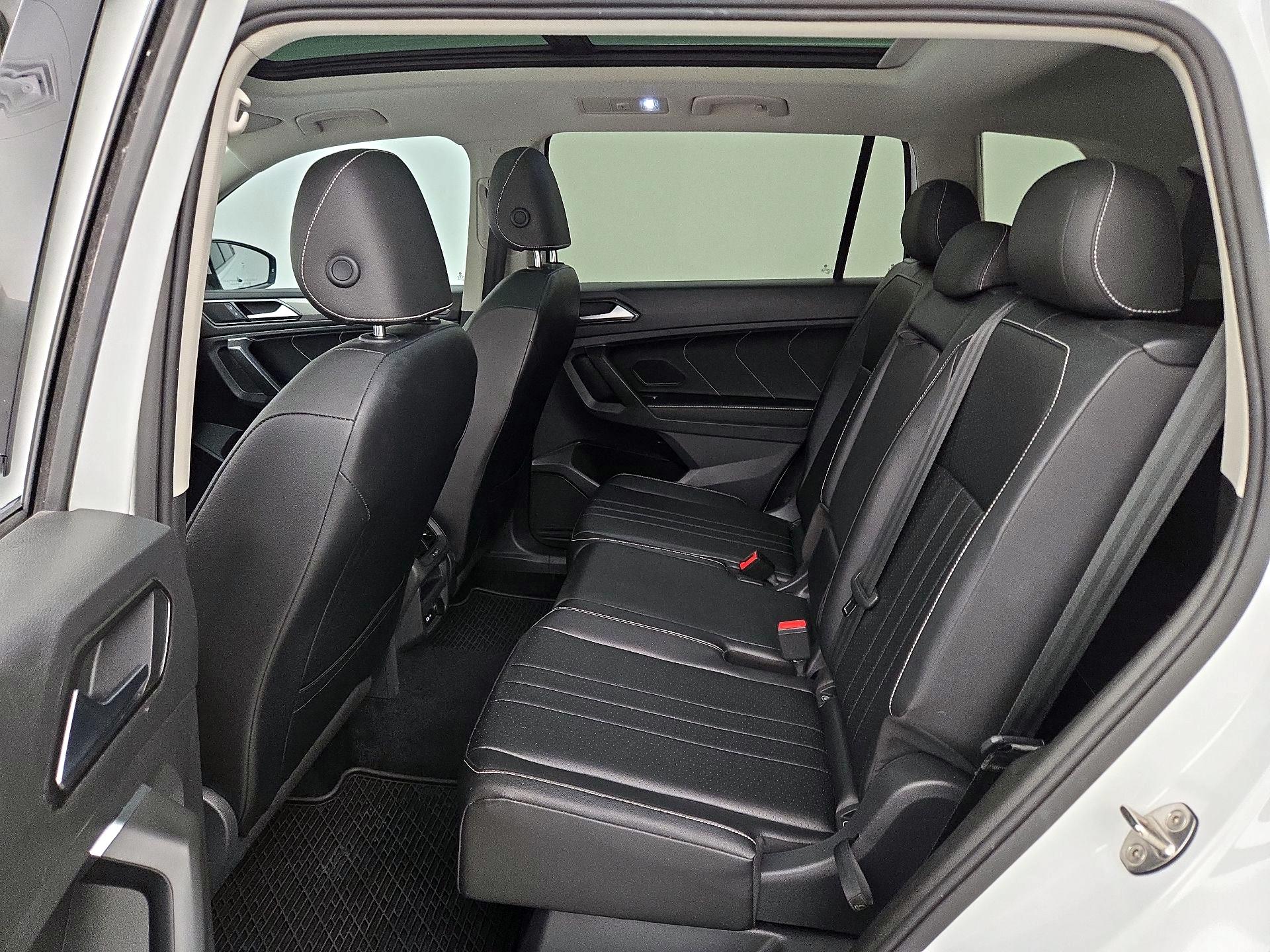 Thumbnail: 2022 Volkswagen Tiguan - 20