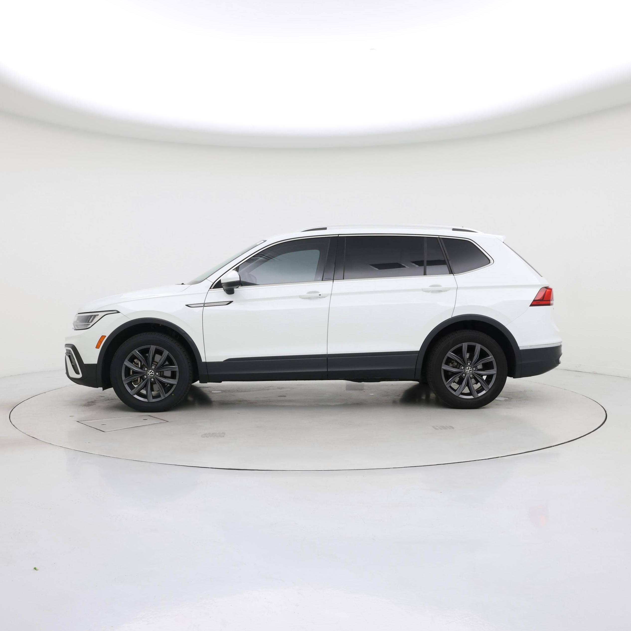 Thumbnail: 2022 Volkswagen Tiguan - 3