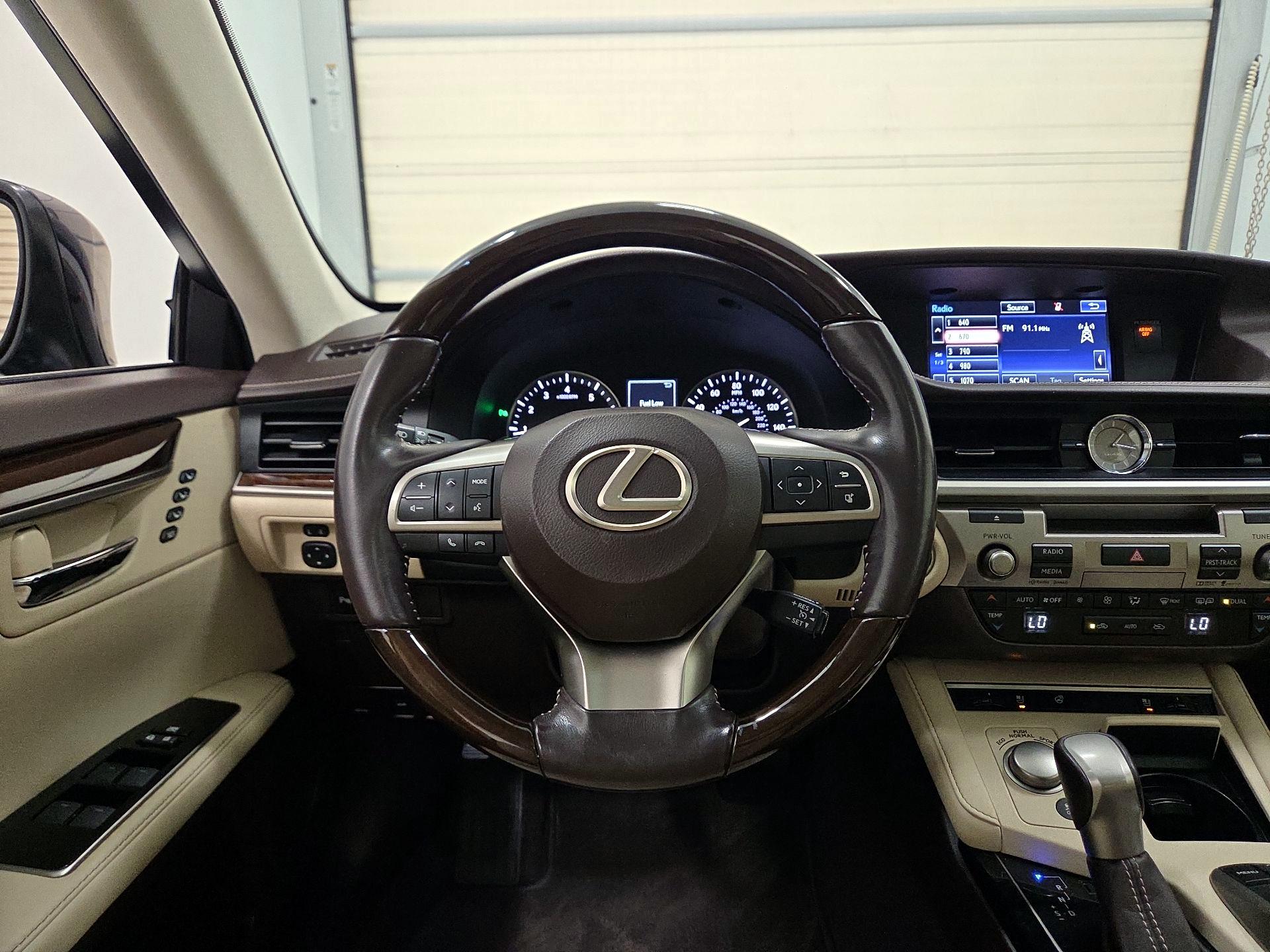 Thumbnail: 2016 Lexus ES - 10