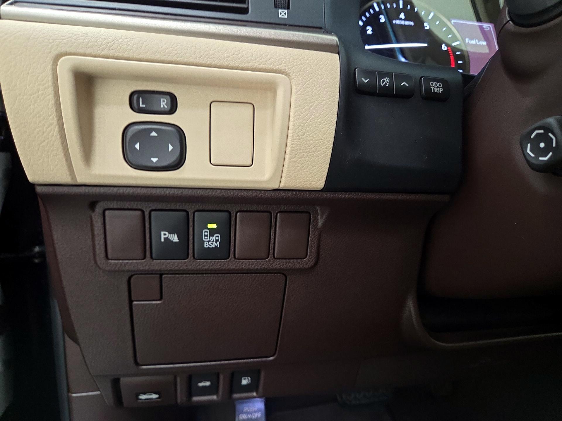 Thumbnail: 2016 Lexus ES - 13
