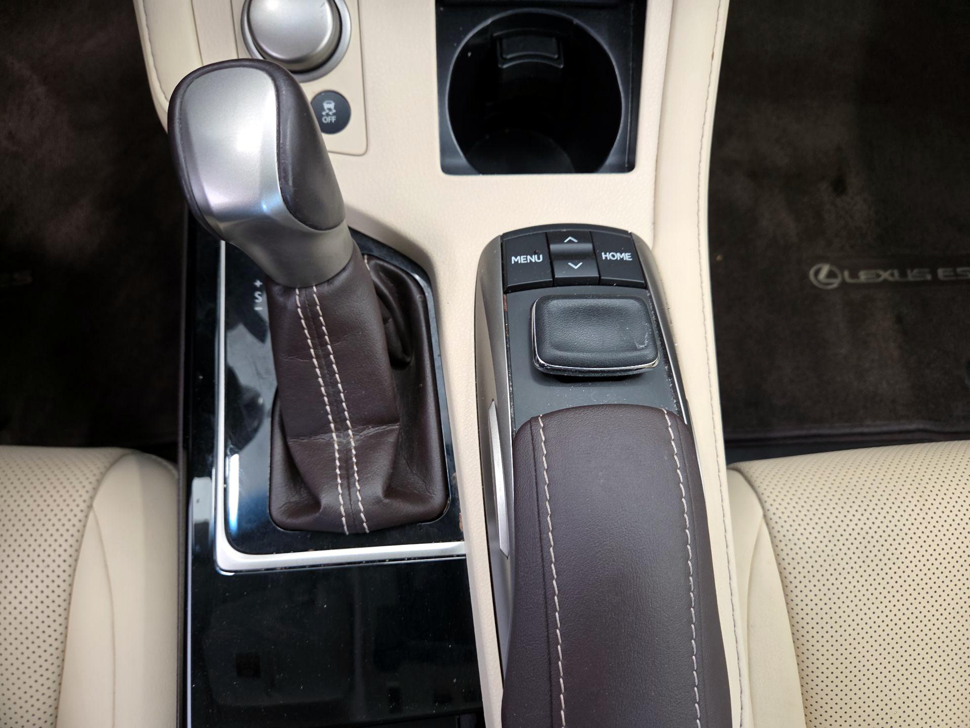 Thumbnail: 2016 Lexus ES - 17