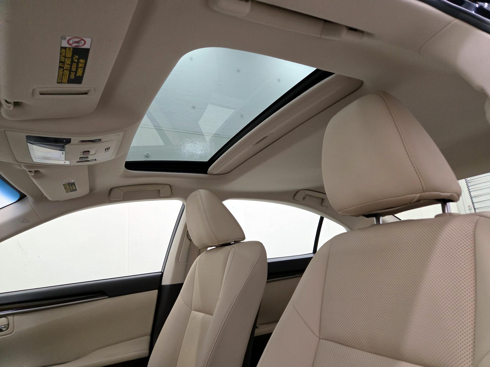 Thumbnail: 2016 Lexus ES - 19