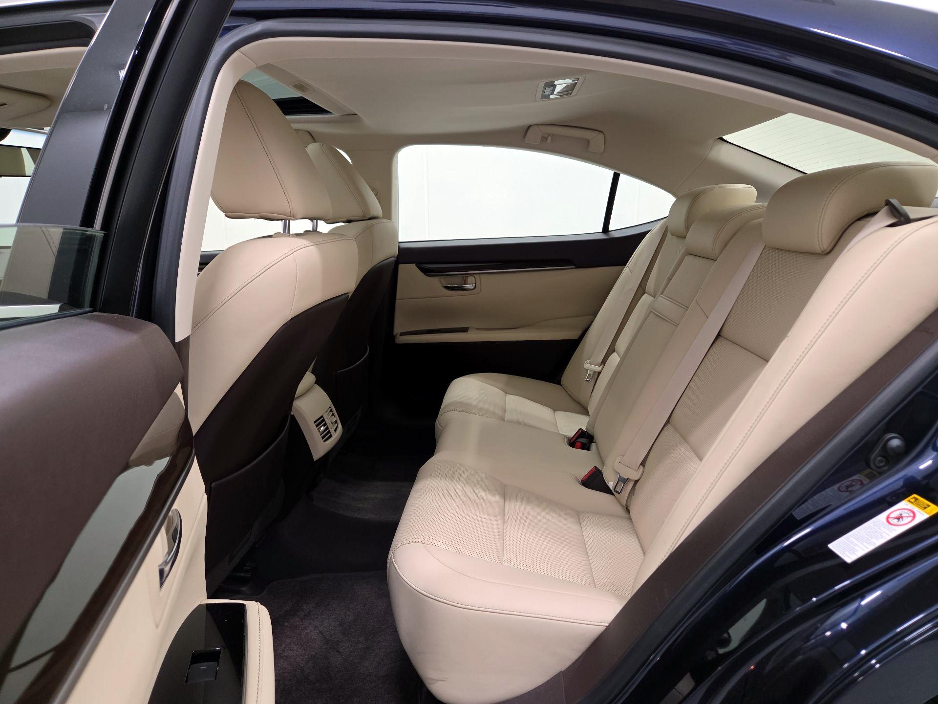 Thumbnail: 2016 Lexus ES - 20