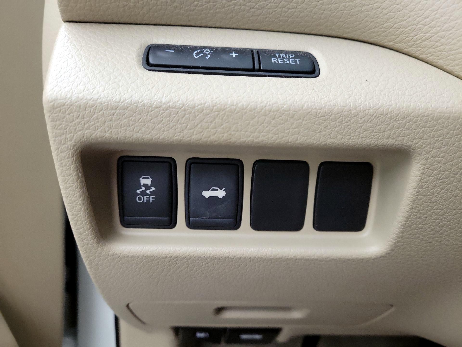 Thumbnail: 2014 Nissan Altima - 13