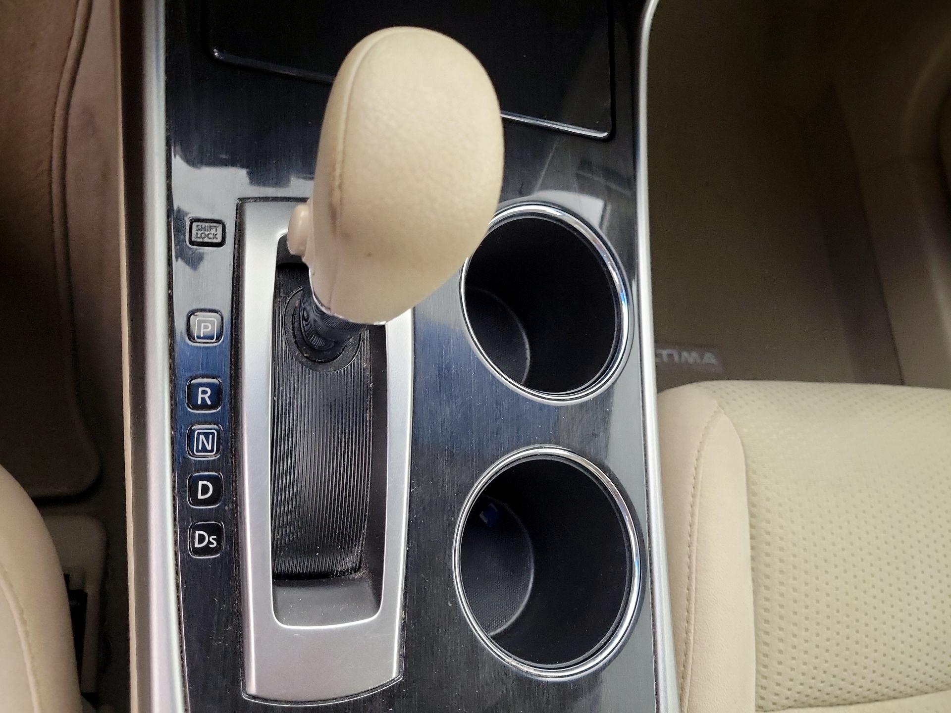 Thumbnail: 2014 Nissan Altima - 16