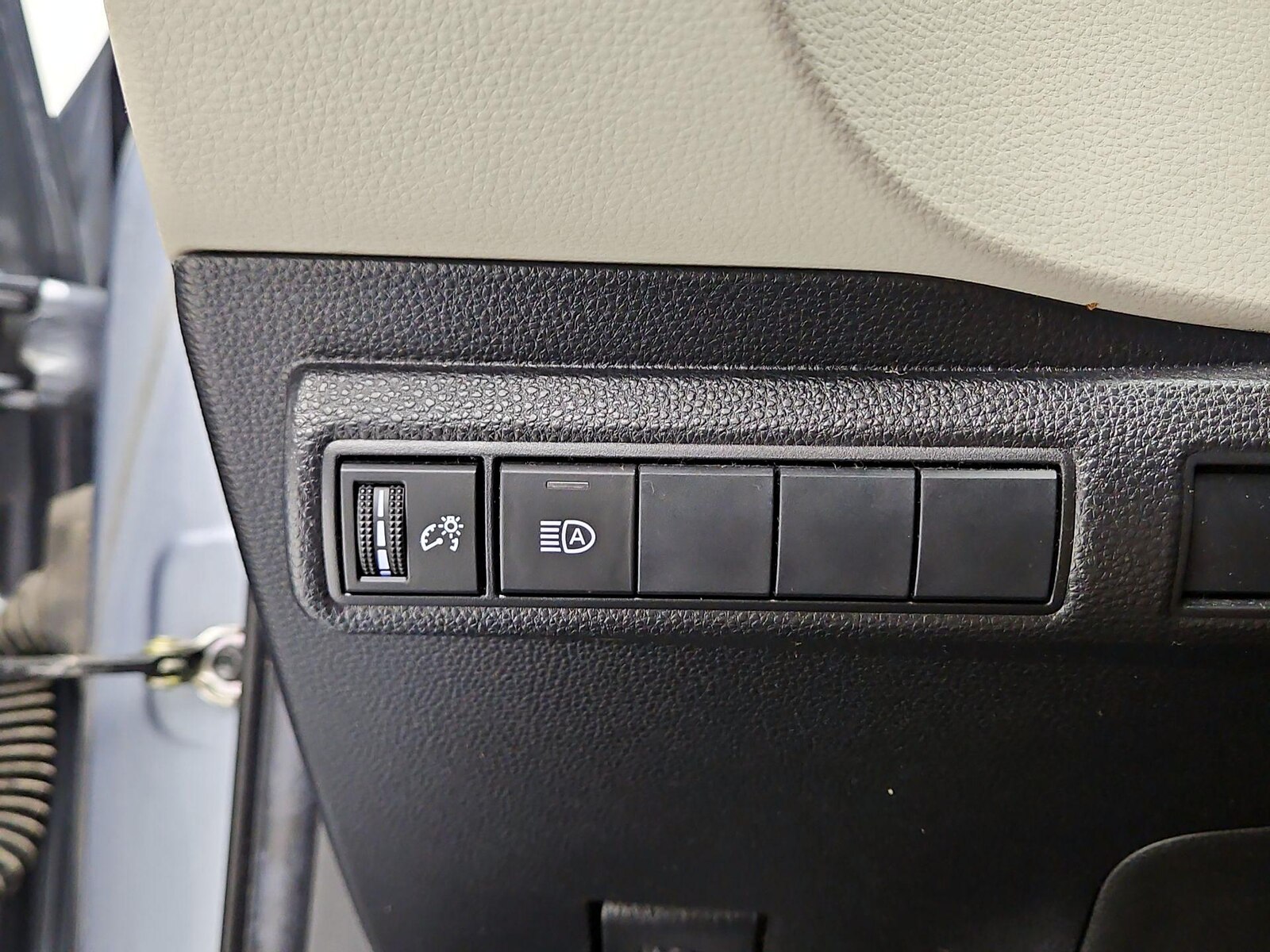 2020 Toyota Corolla LE - Photo 14