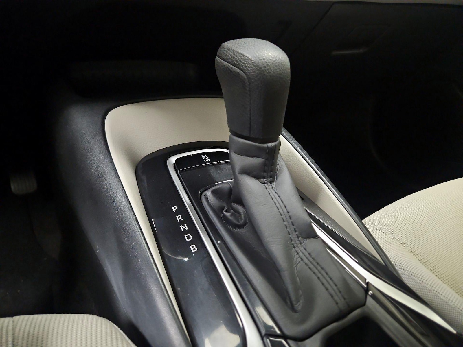 2020 Toyota Corolla LE - Photo 18