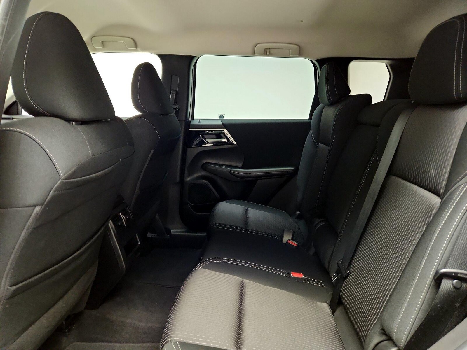 2023 Mitsubishi Outlander ES - Photo 18
