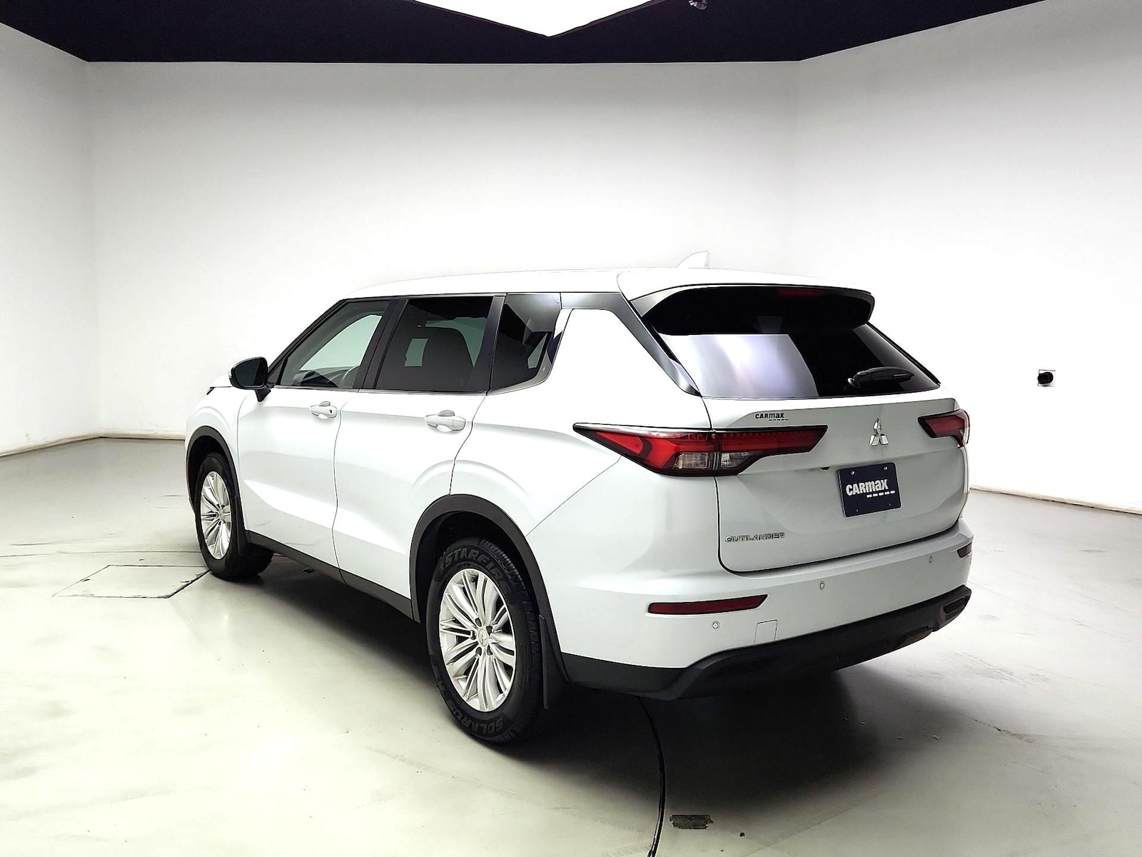 2023 Mitsubishi Outlander ES - Photo 7