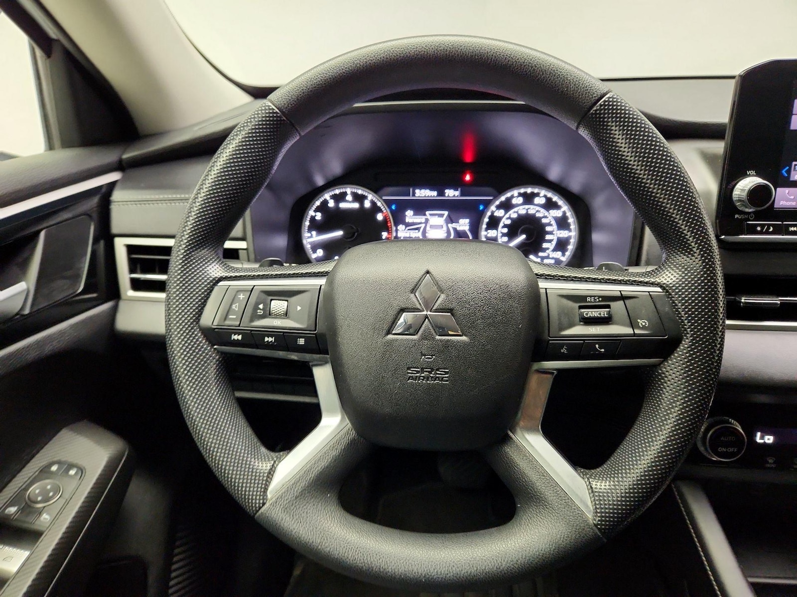 2023 Mitsubishi Outlander ES - Photo 9