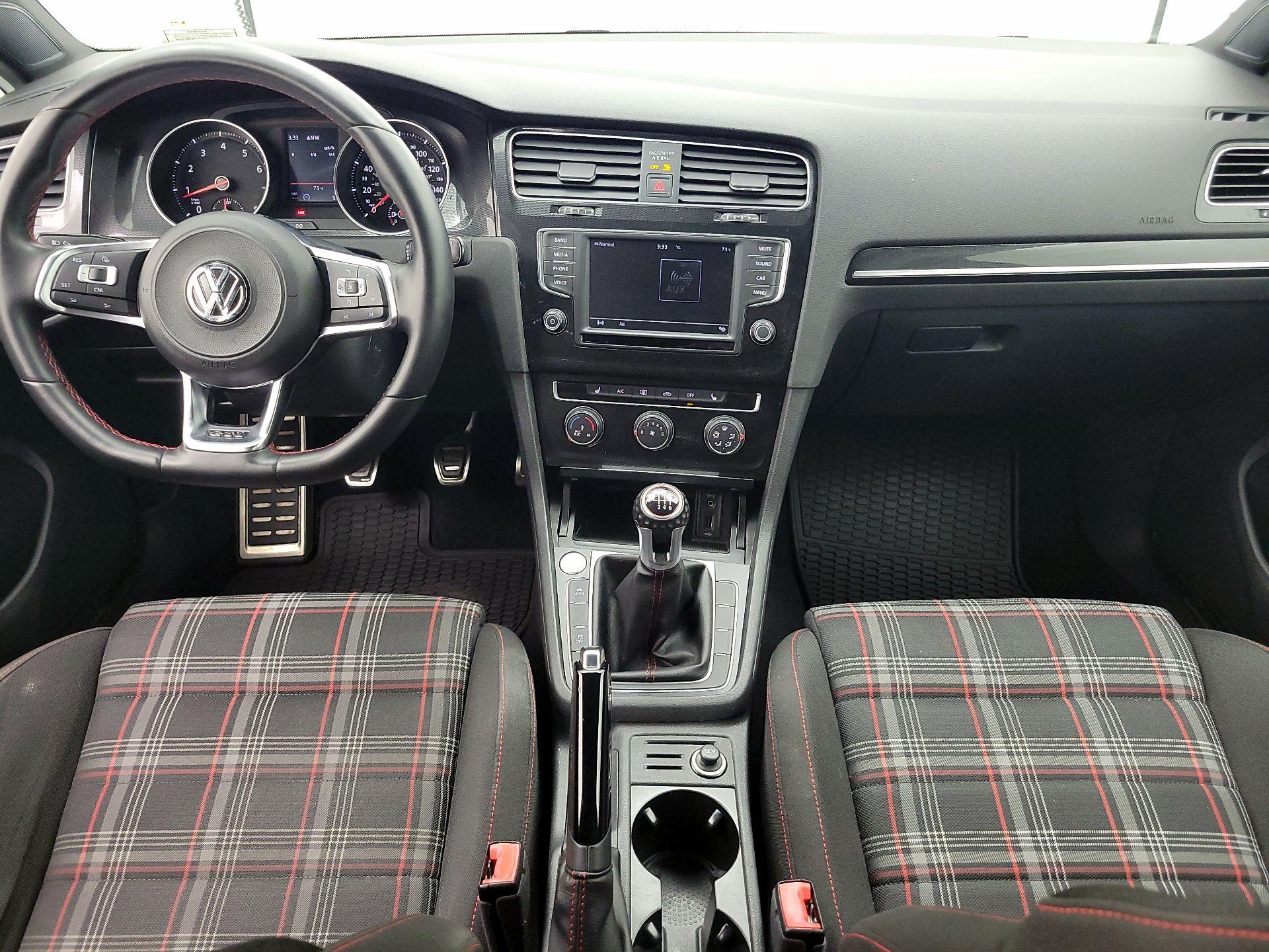 Thumbnail: 2017 Volkswagen Golf - 9