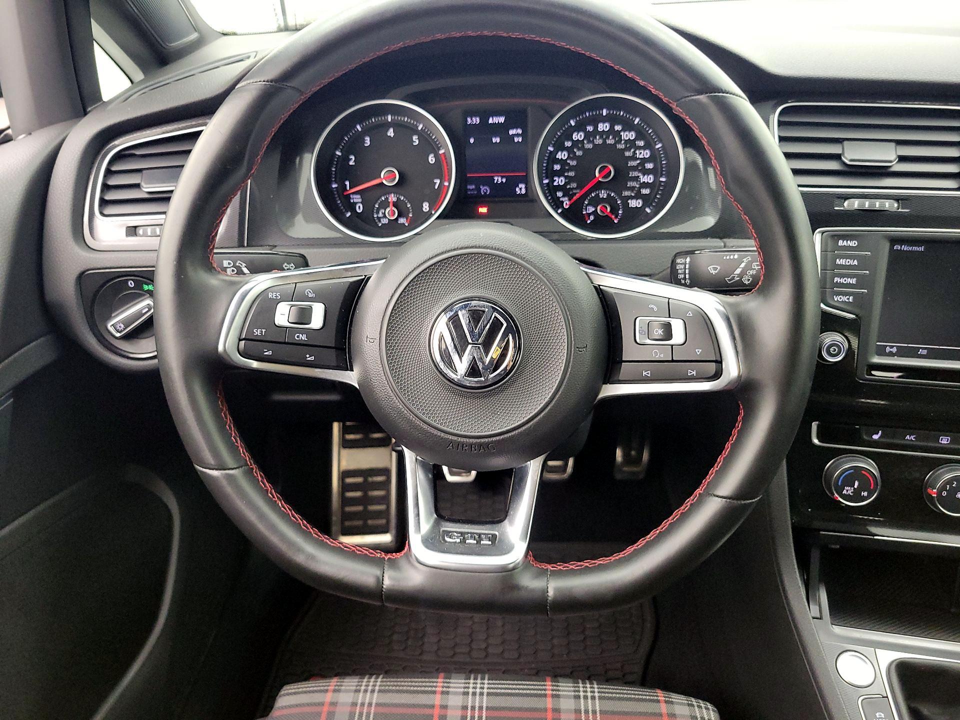 Thumbnail: 2017 Volkswagen Golf - 10
