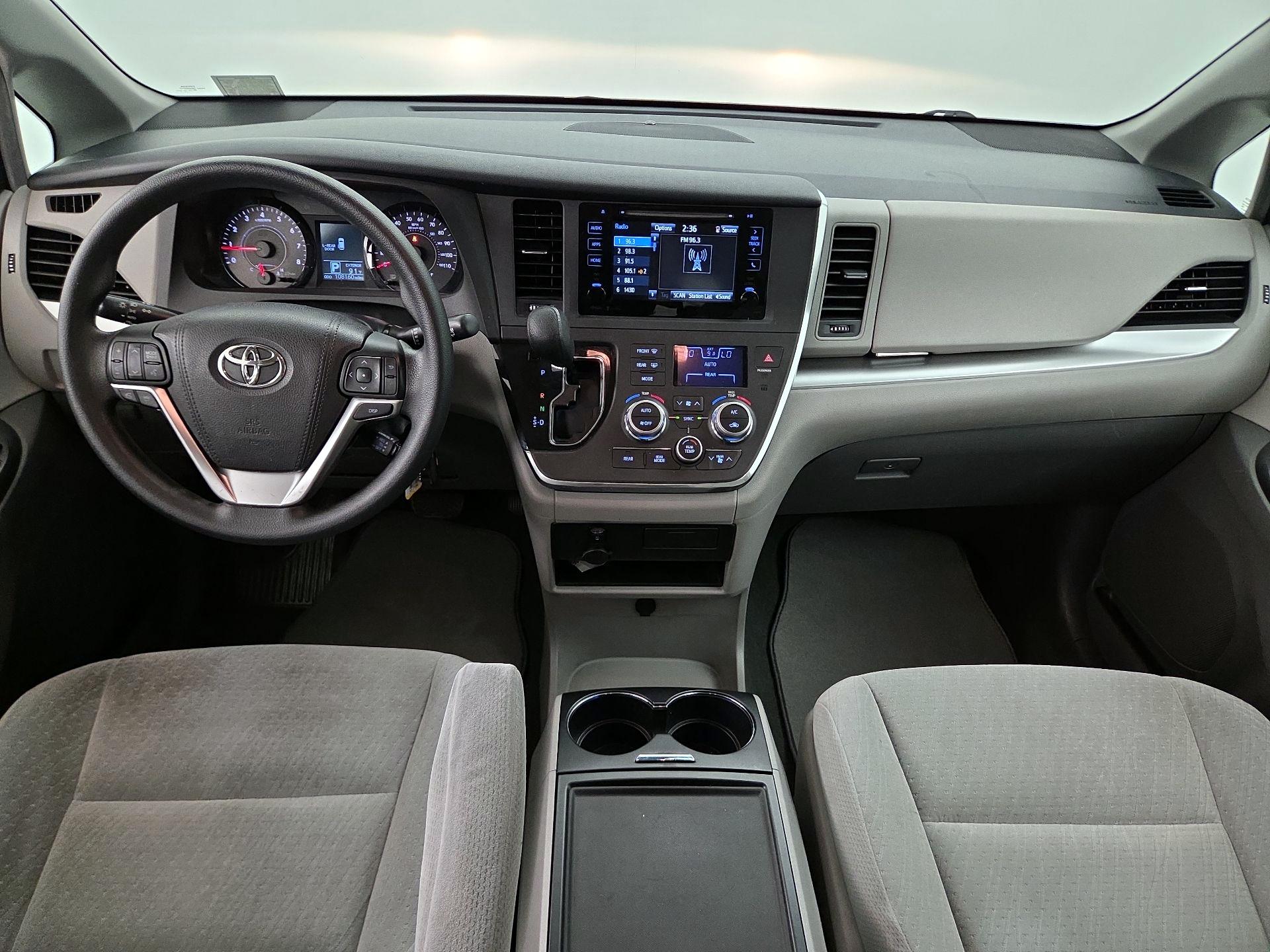 Thumbnail: 2015 Toyota Sienna - 9