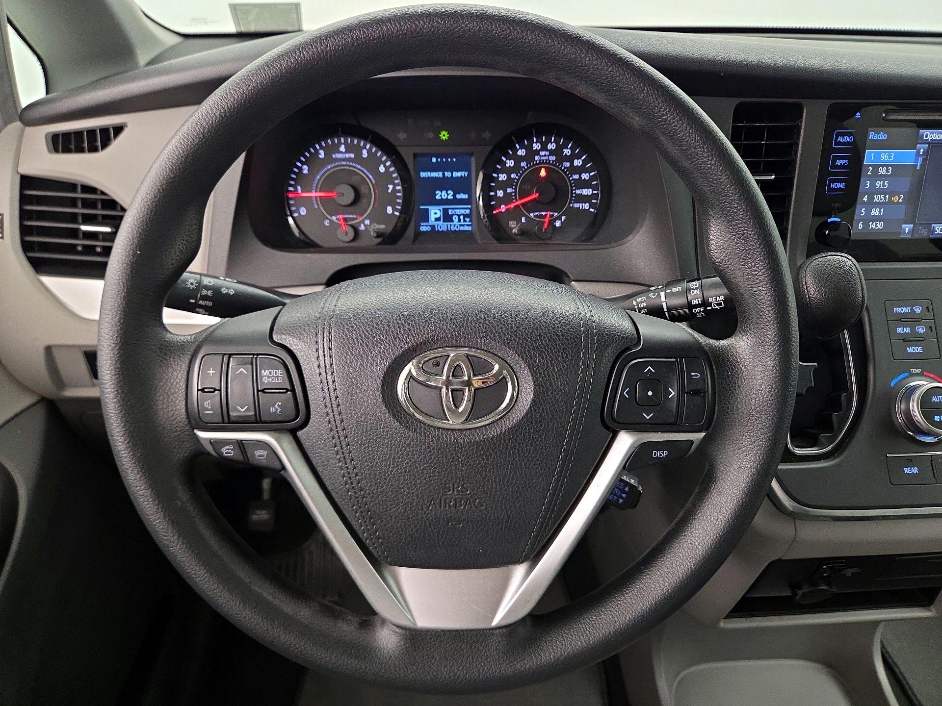 Thumbnail: 2015 Toyota Sienna - 10