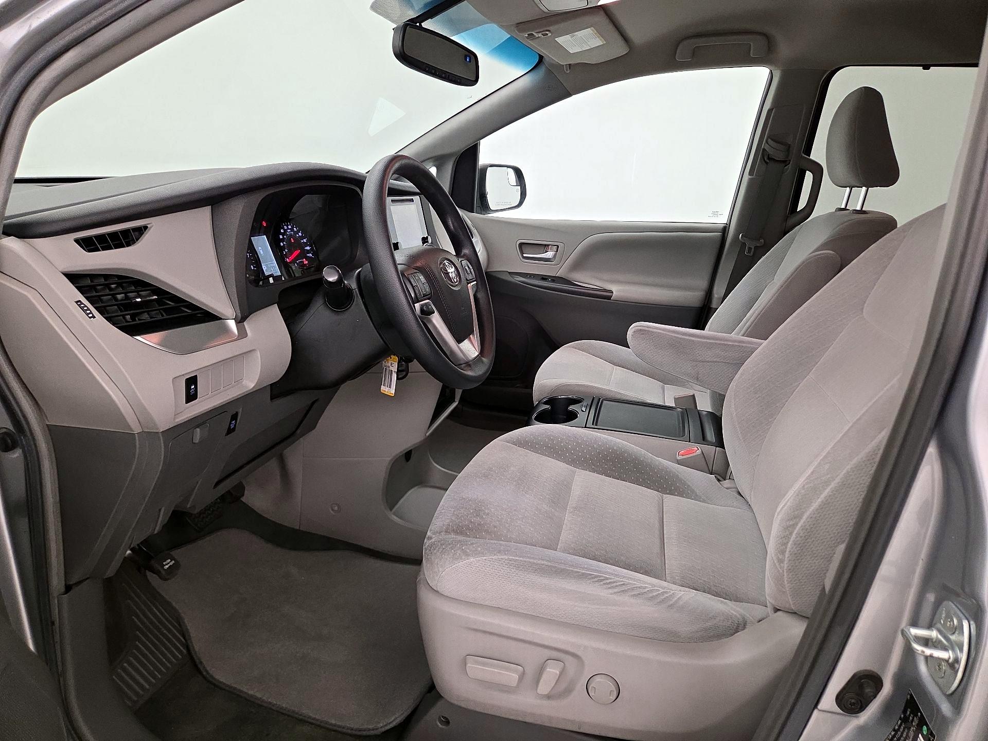 Thumbnail: 2015 Toyota Sienna - 11