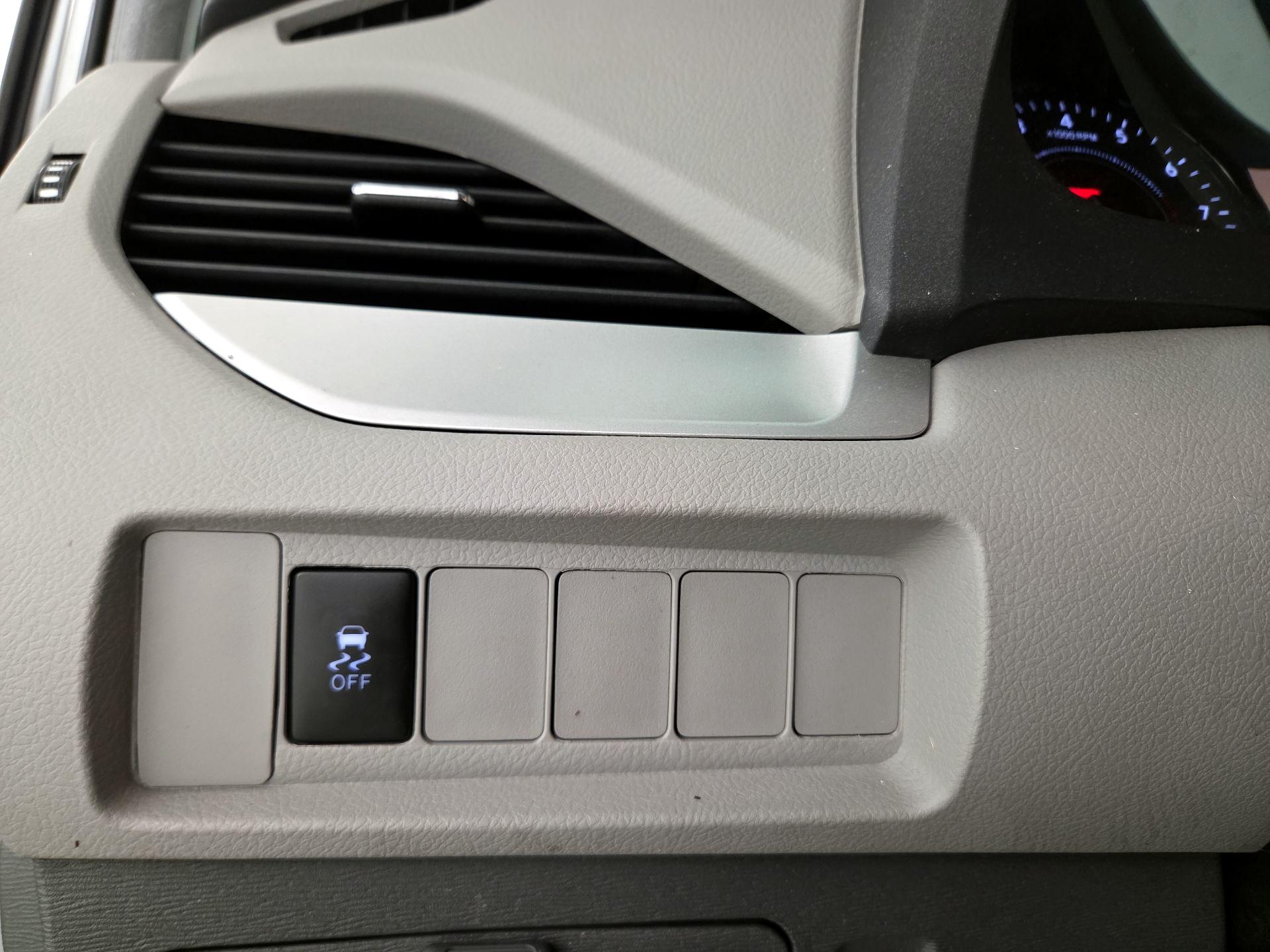 Thumbnail: 2015 Toyota Sienna - 13