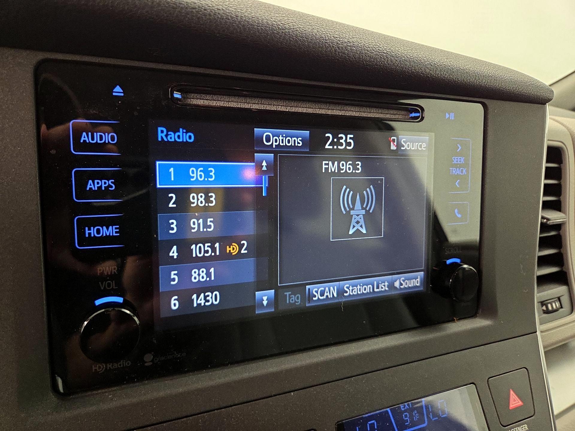 Thumbnail: 2015 Toyota Sienna - 15