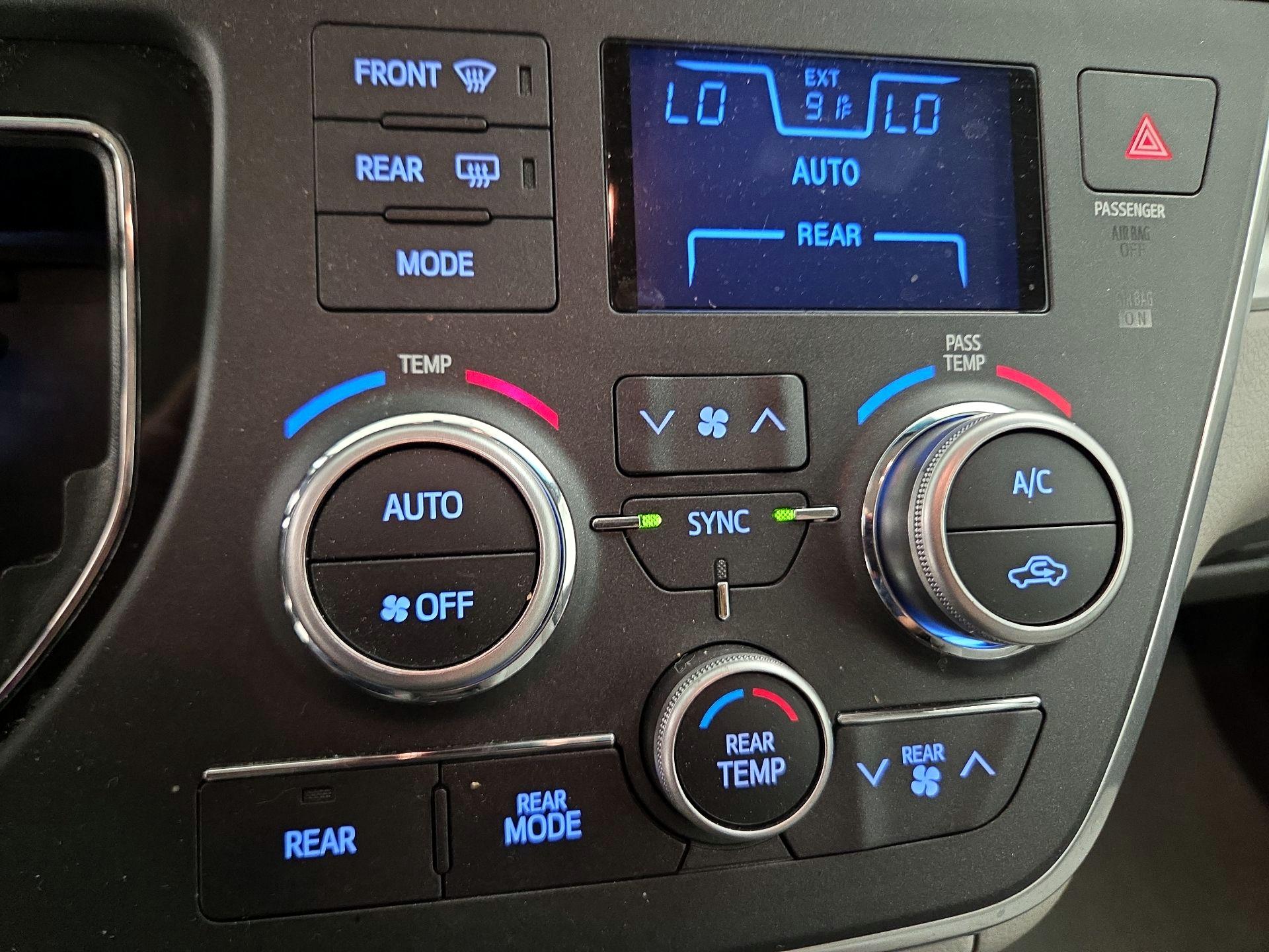 Thumbnail: 2015 Toyota Sienna - 16