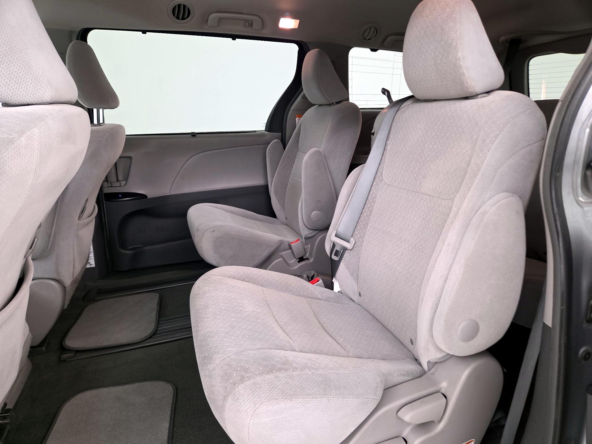 Thumbnail: 2015 Toyota Sienna - 19