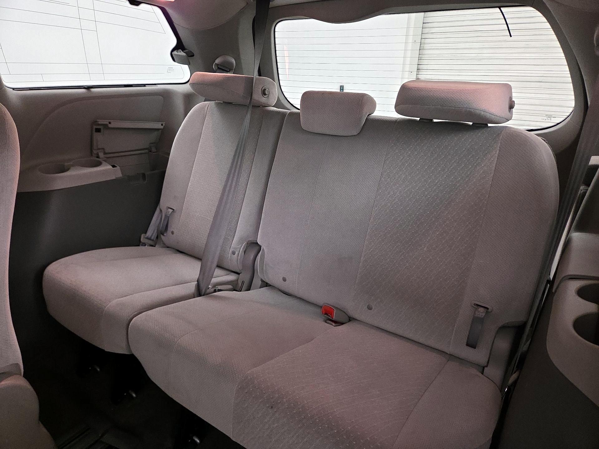 Thumbnail: 2015 Toyota Sienna - 20