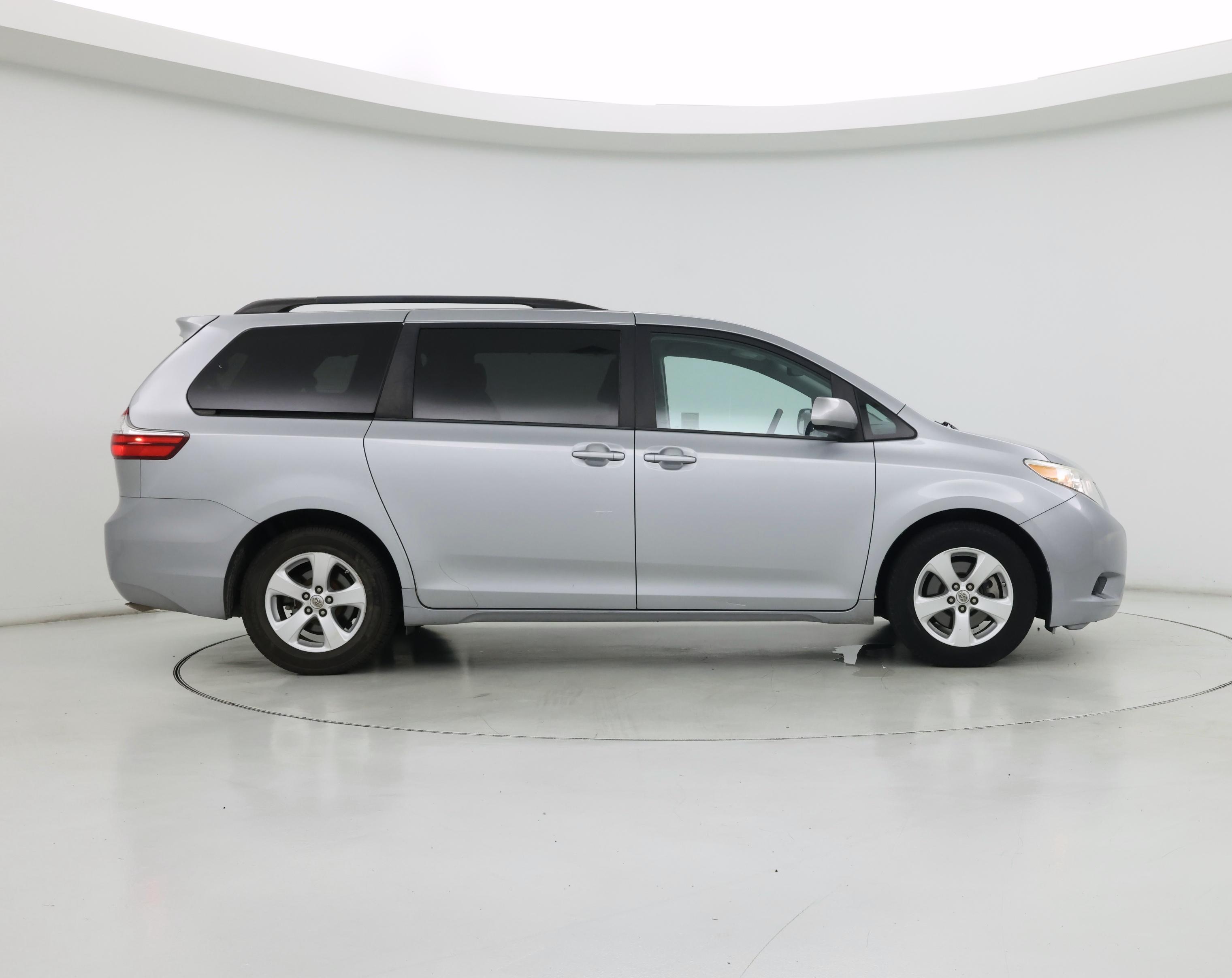 Thumbnail: 2015 Toyota Sienna - 7