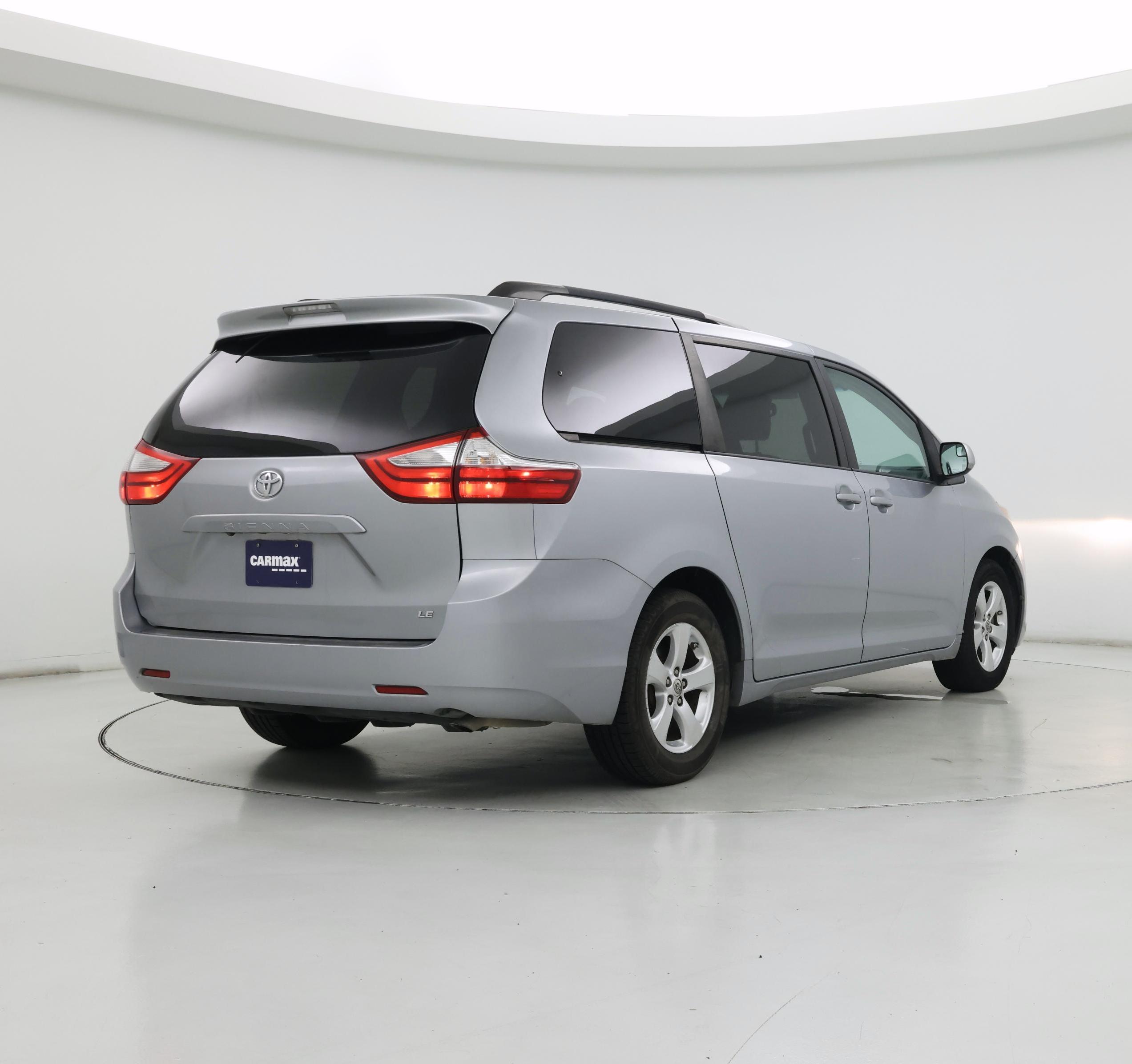 Thumbnail: 2015 Toyota Sienna - 8