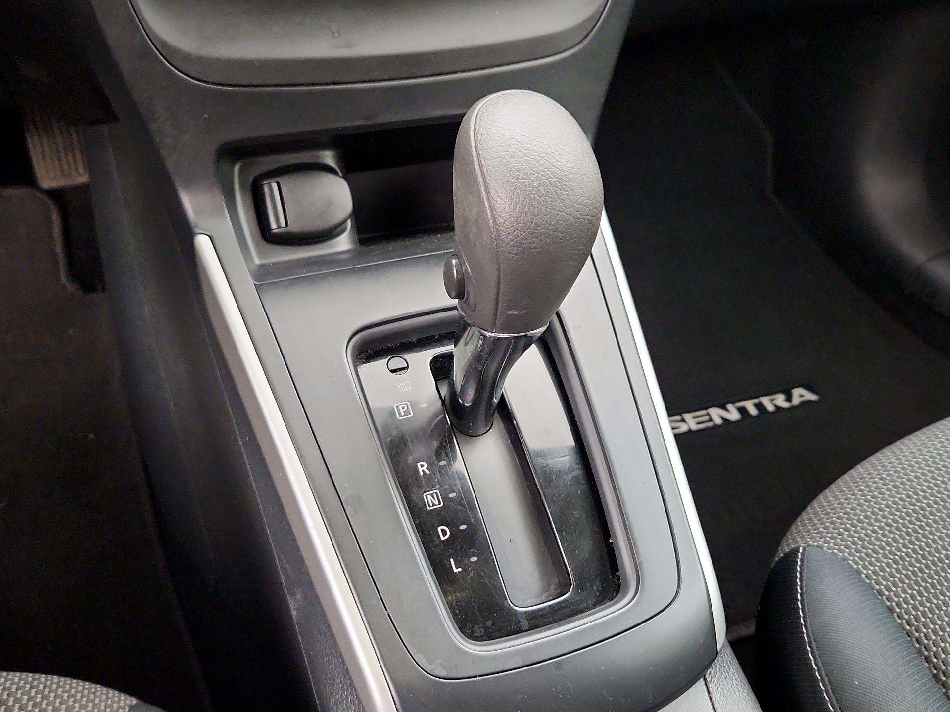 Thumbnail: 2018 Nissan Sentra - 17