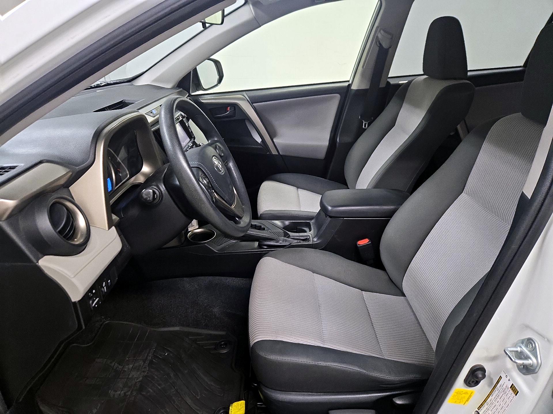 Thumbnail: 2015 Toyota RAV4 - 11