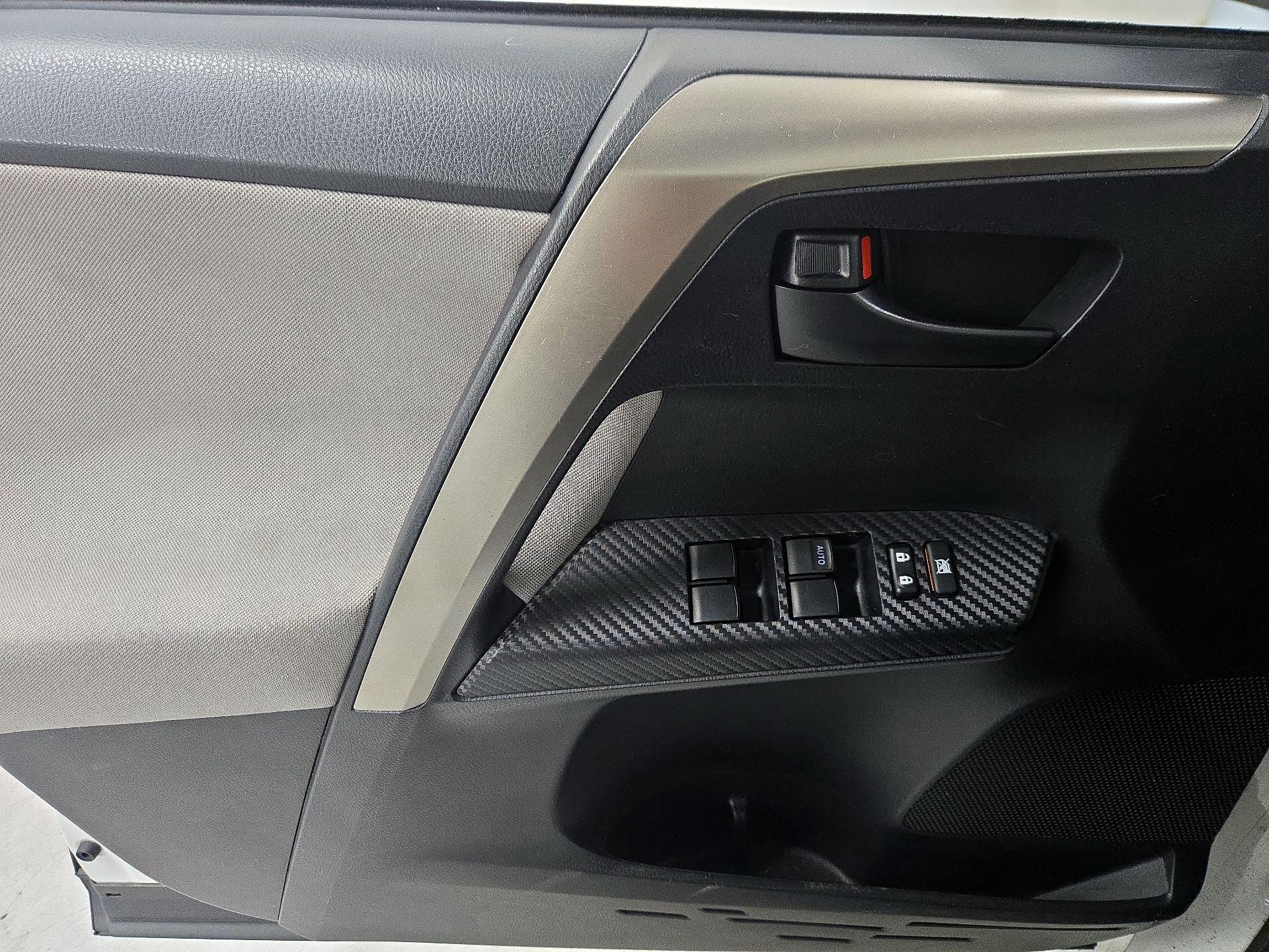 Thumbnail: 2015 Toyota RAV4 - 12