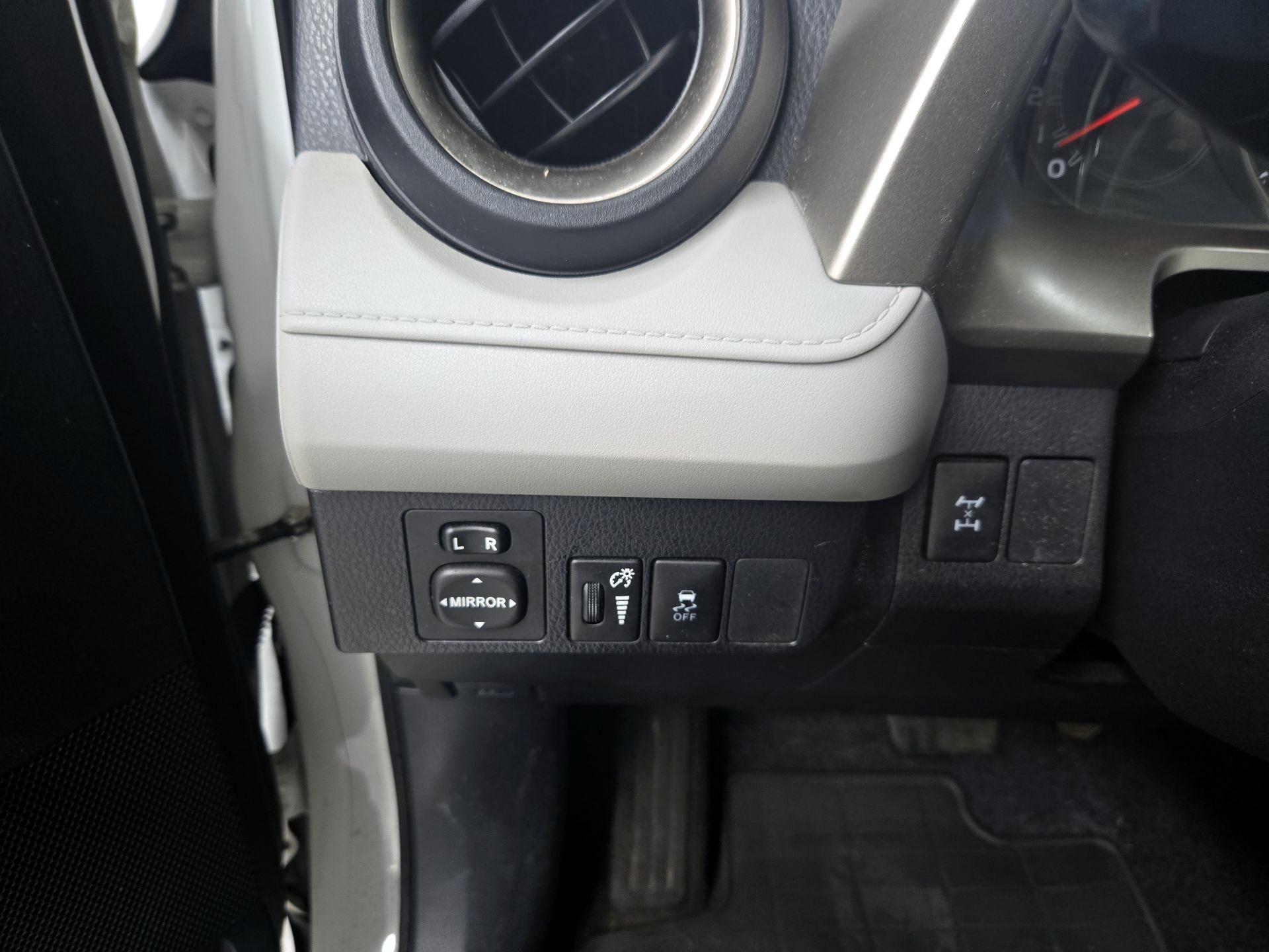 Thumbnail: 2015 Toyota RAV4 - 13