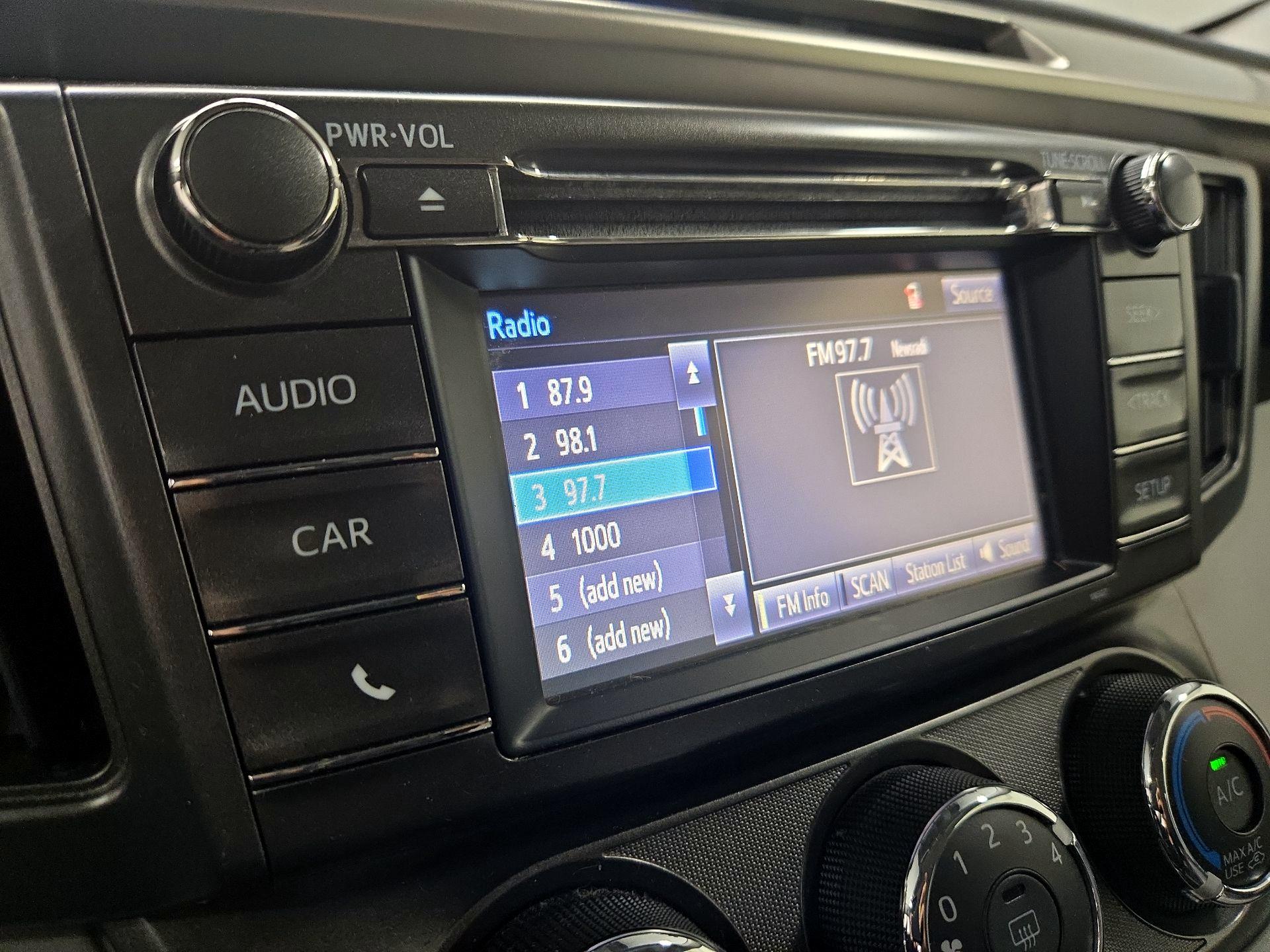 Thumbnail: 2015 Toyota RAV4 - 15