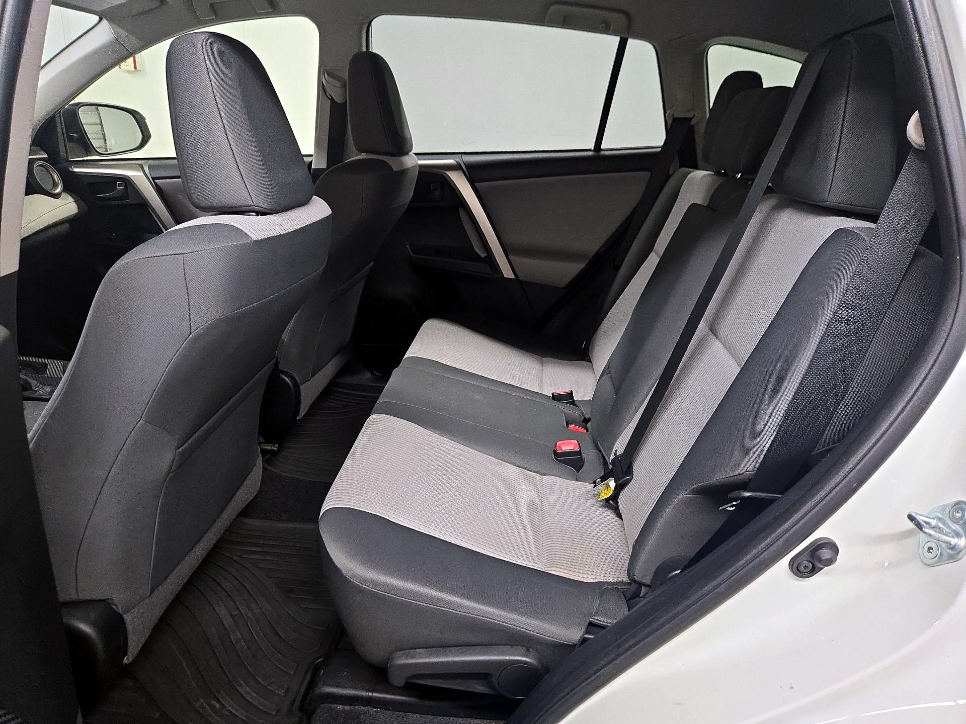Thumbnail: 2015 Toyota RAV4 - 19