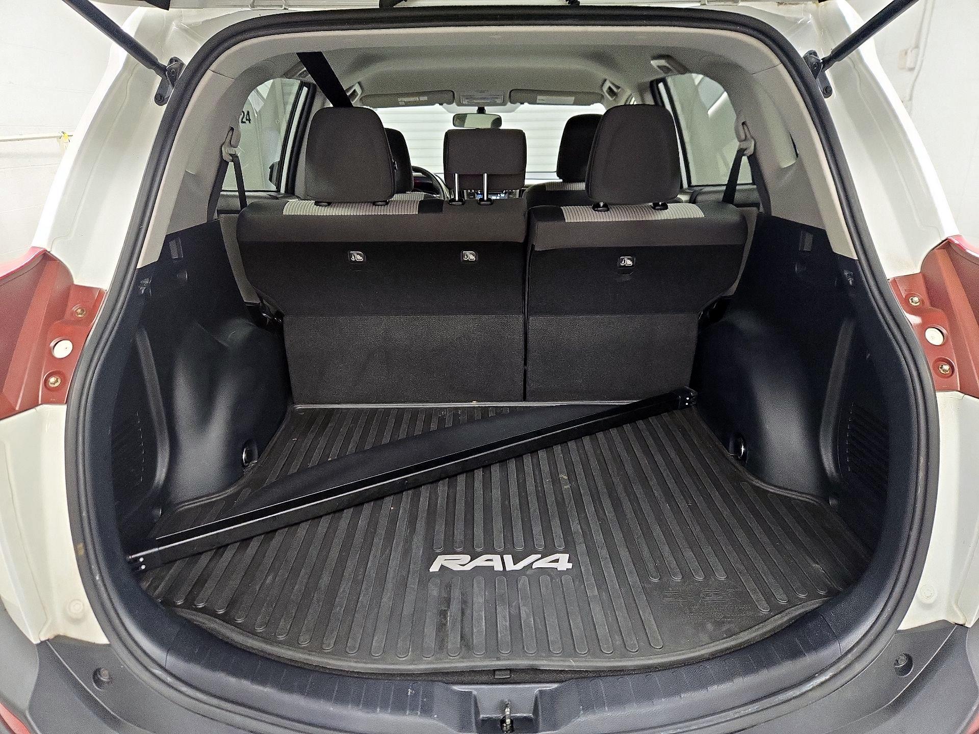 Thumbnail: 2015 Toyota RAV4 - 20