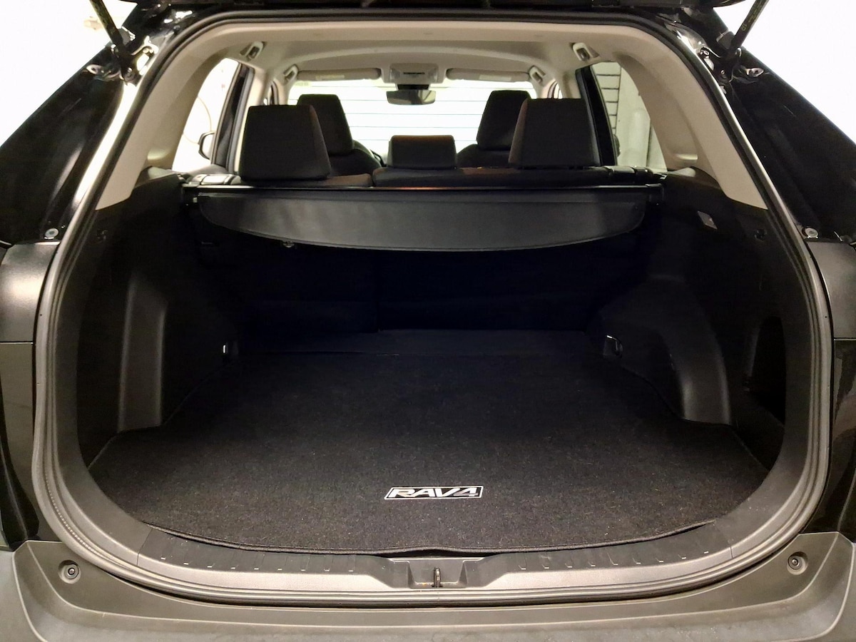 Trunk/Cargo (Seats Up)