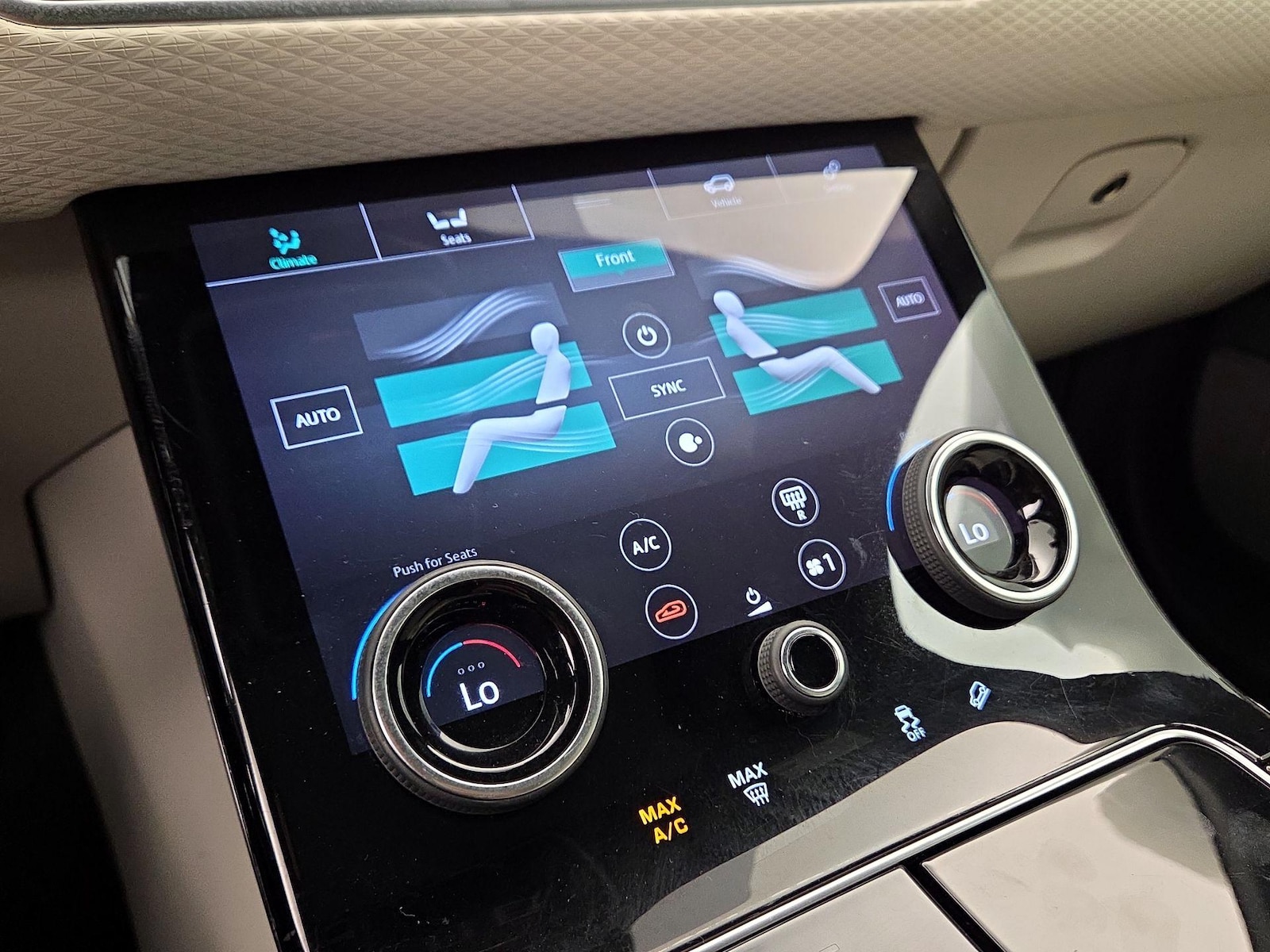 2019 Land Rover Range Rover Velar SE - Photo 17