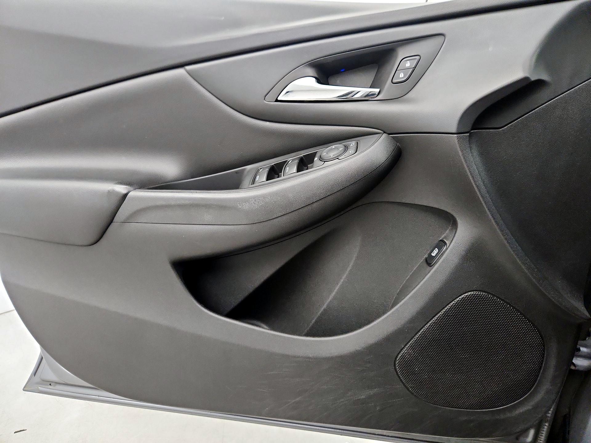 Thumbnail: 2018 Chevrolet Volt - 12