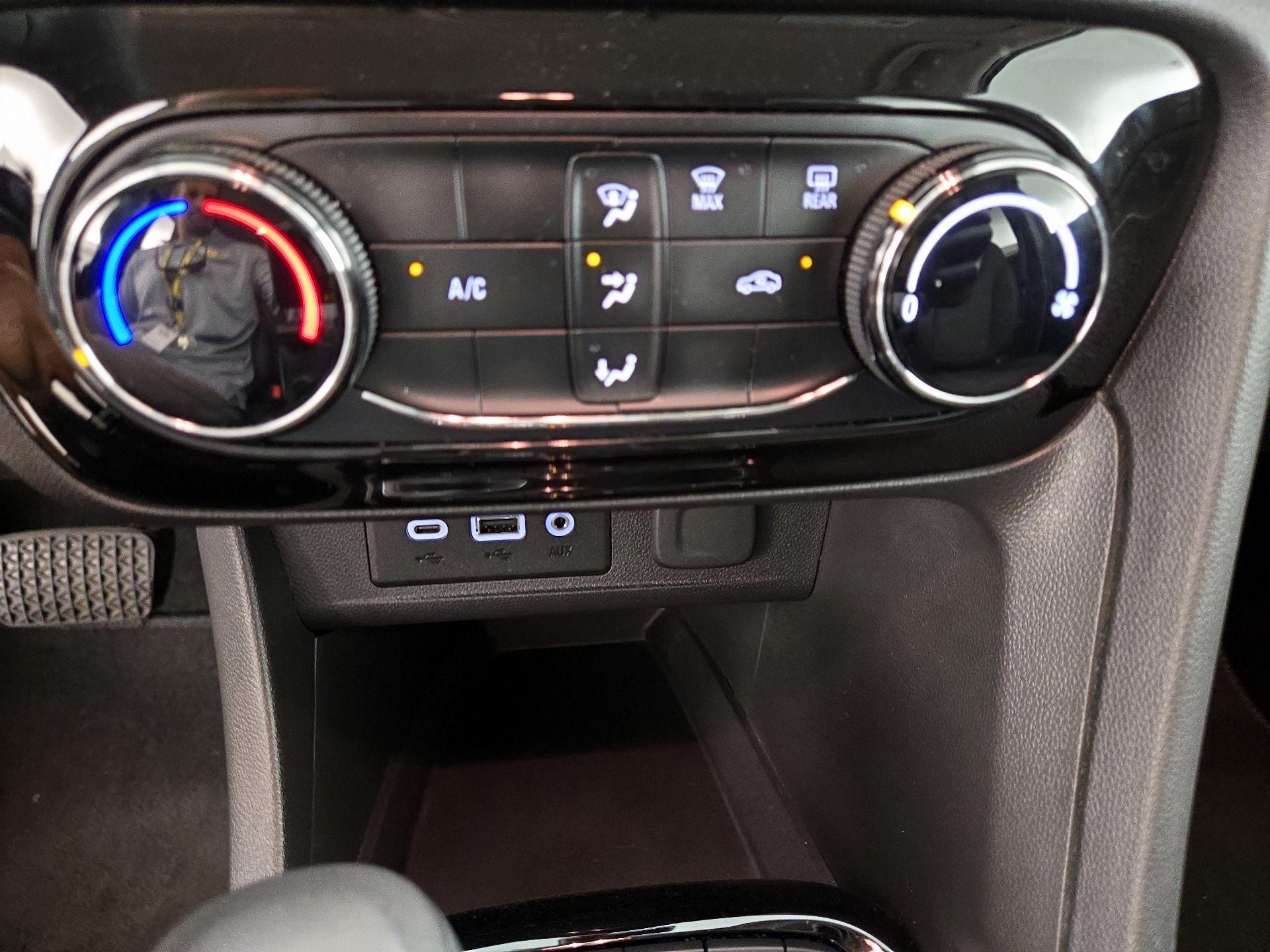 Thumbnail: 2022 Buick Encore GX - 16