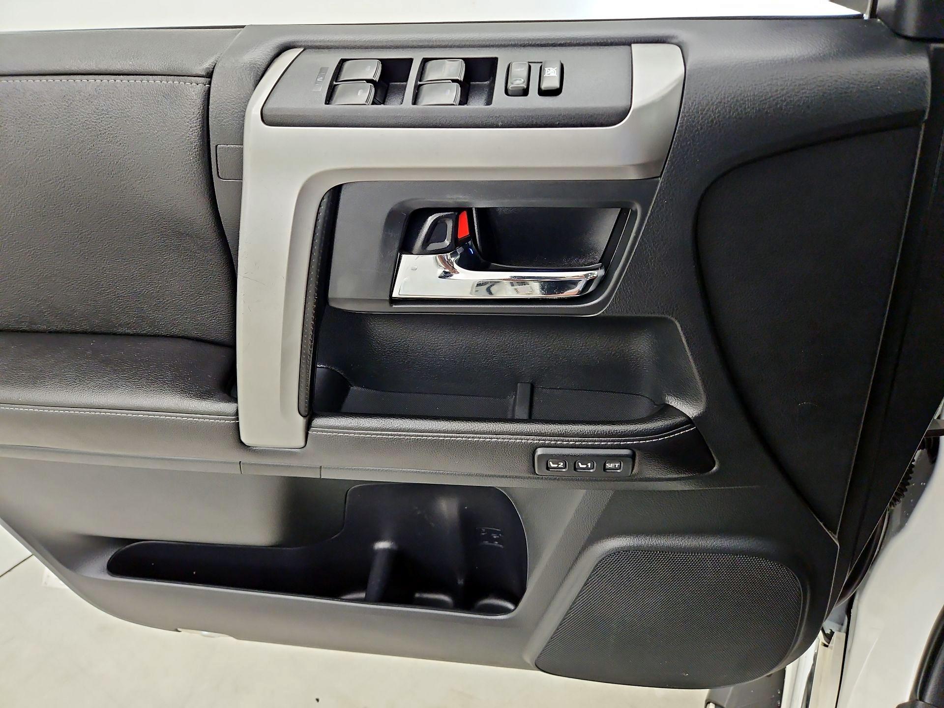 Thumbnail: 2015 Toyota 4Runner - 12