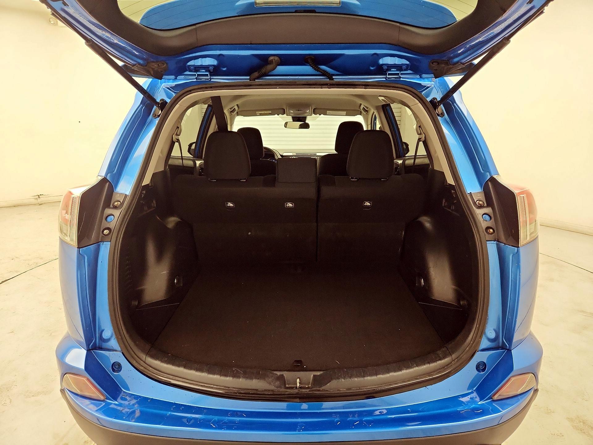 Thumbnail: 2018 Toyota RAV4 - 20